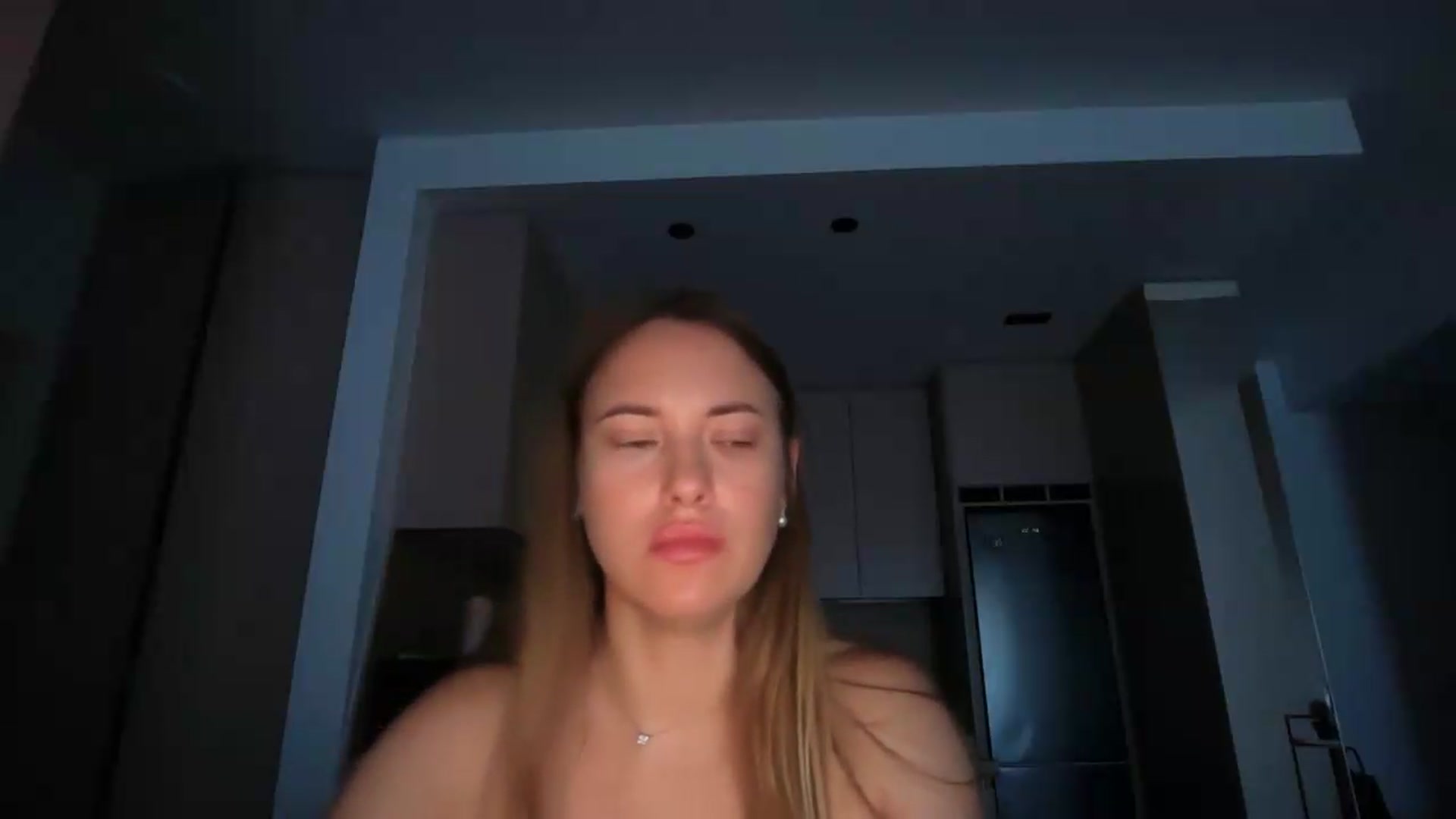 Gallery image thumbnail from SkySunFlower's myfreecams stream on, 08/26/2026, 04:56 image 13 of 20