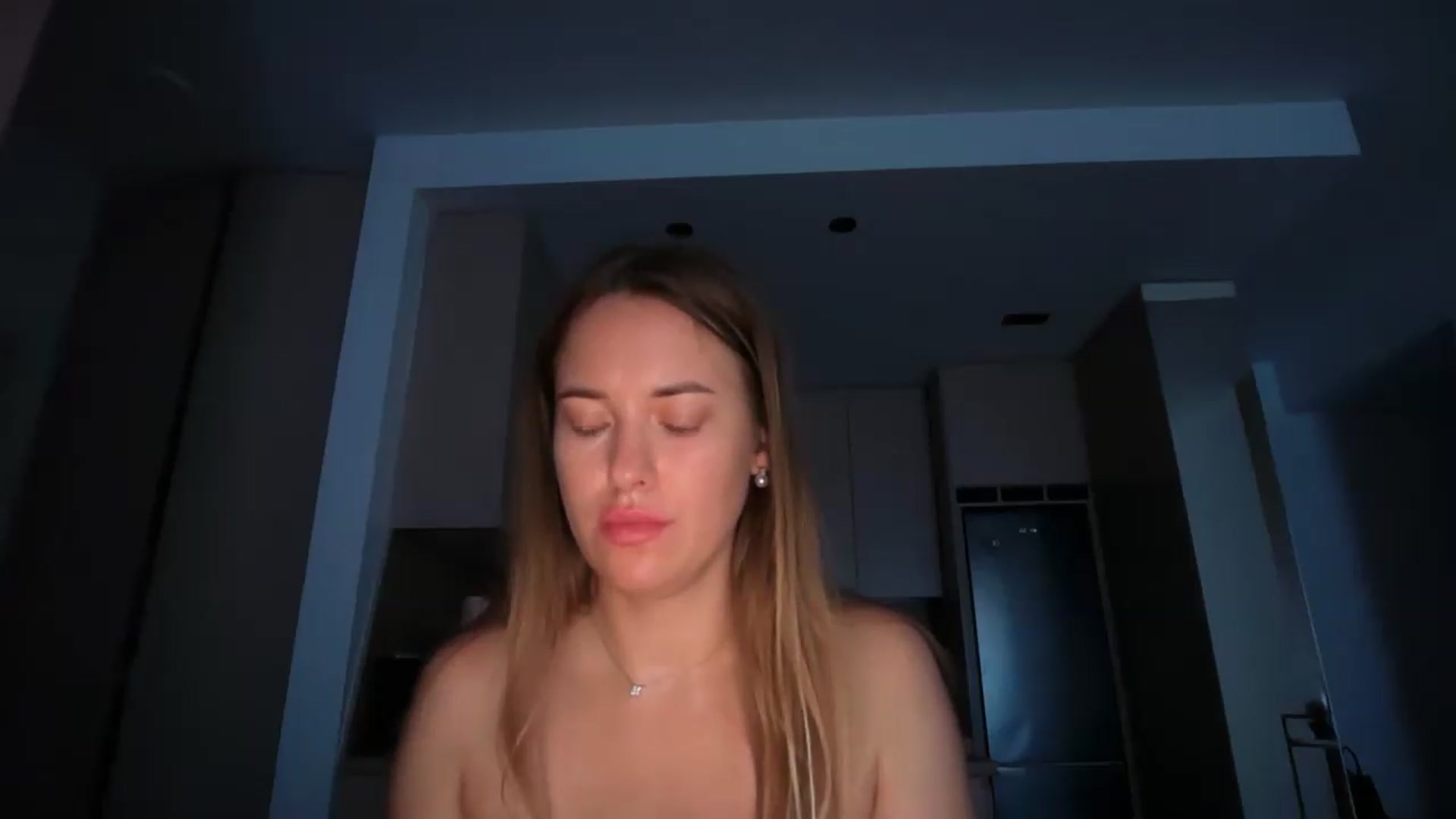 Gallery image thumbnail from SkySunFlower's myfreecams stream on, 08/26/2026, 04:56 image 10 of 20