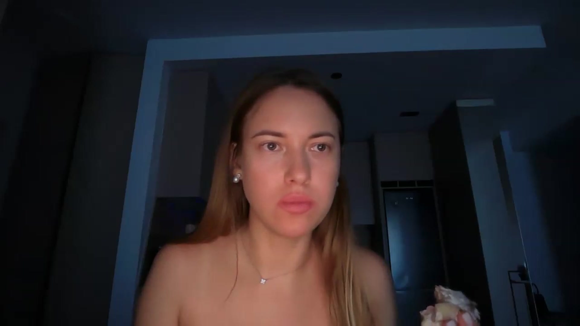 Gallery image thumbnail from SkySunFlower's myfreecams stream on, 08/26/2026, 04:56 image 4 of 20