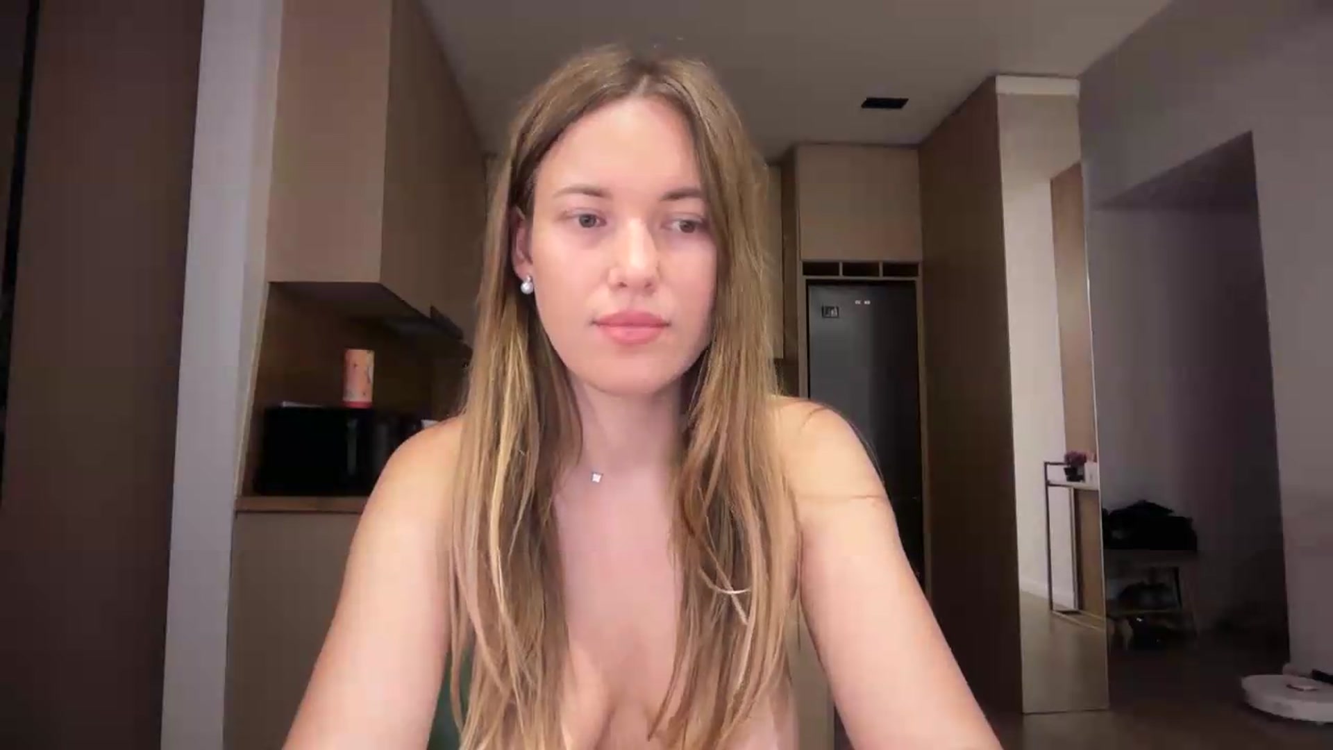 Gallery image thumbnail from SkySunFlower's myfreecams stream on, 08/27/2026, 04:11 image 5 of 20