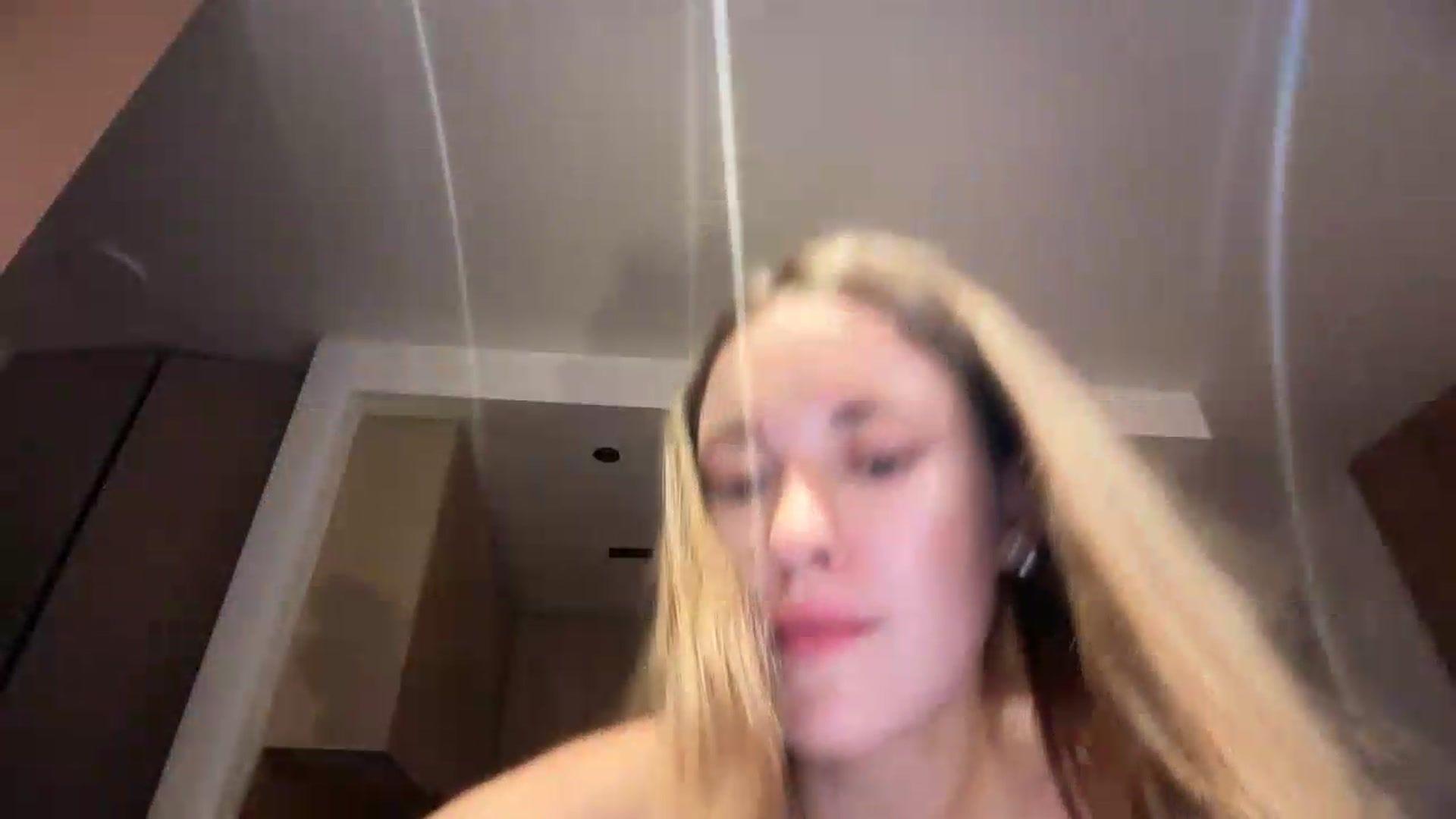 Gallery image thumbnail from SkySunFlower's myfreecams stream on, 08/28/2026, 03:30 image 4 of 20