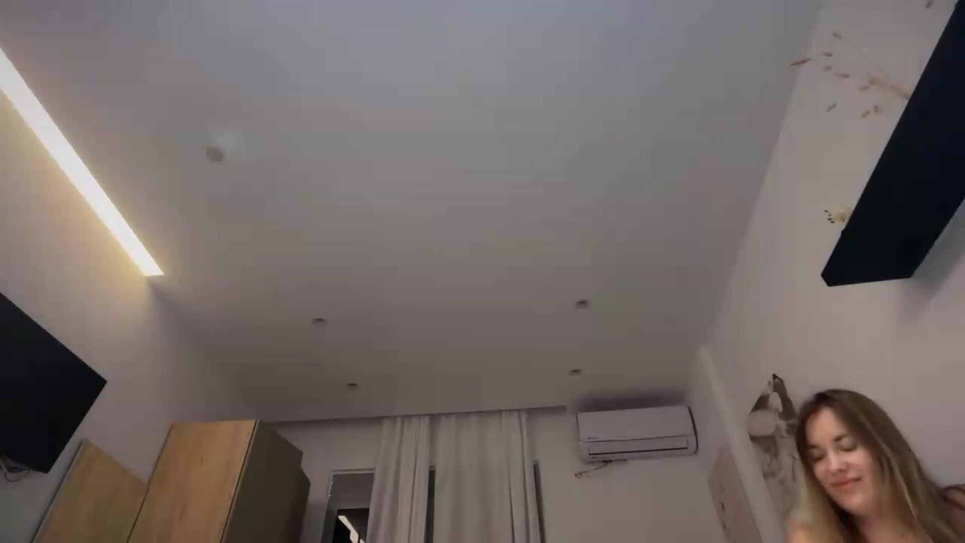 Gallery image thumbnail from SkySunFlower's myfreecams stream on, 09/05/2026, 24:02 image 7 of 20