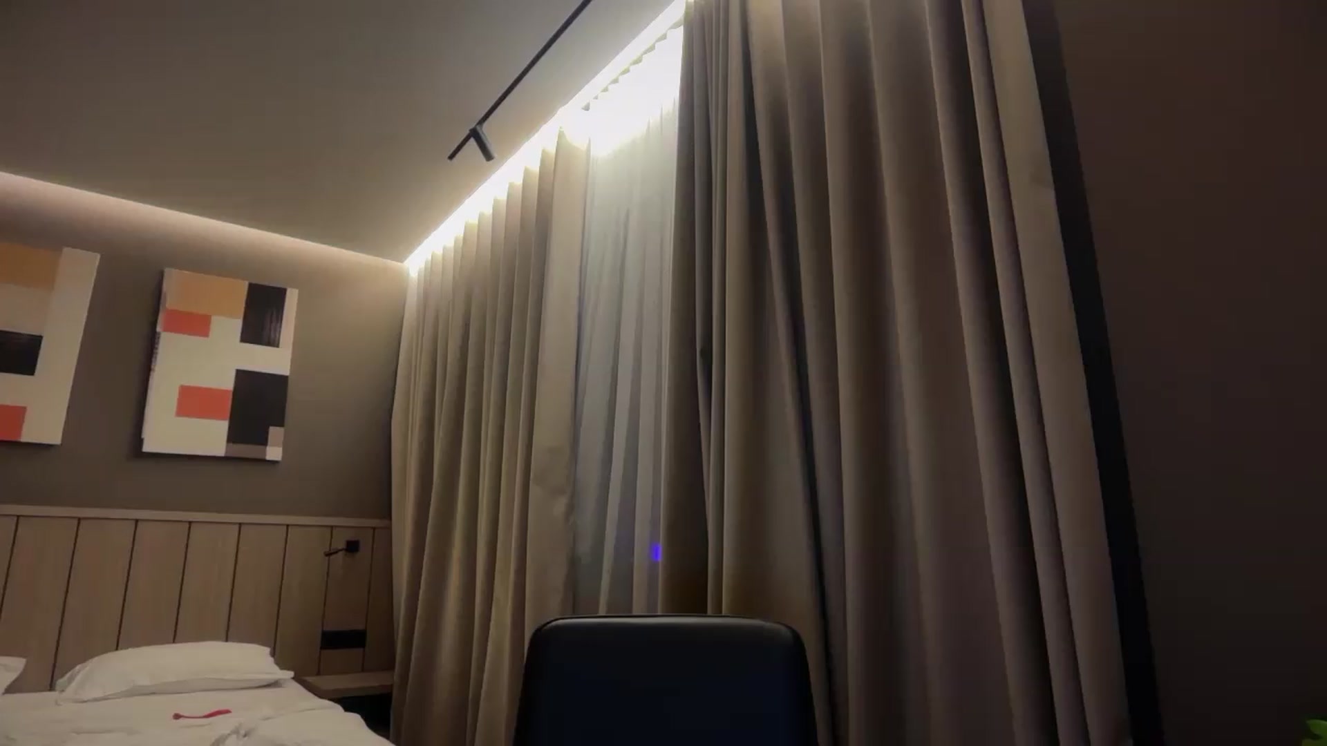 Gallery image thumbnail from SkySunFlower's myfreecams stream on, 09/07/2026, 02:00 image 18 of 20