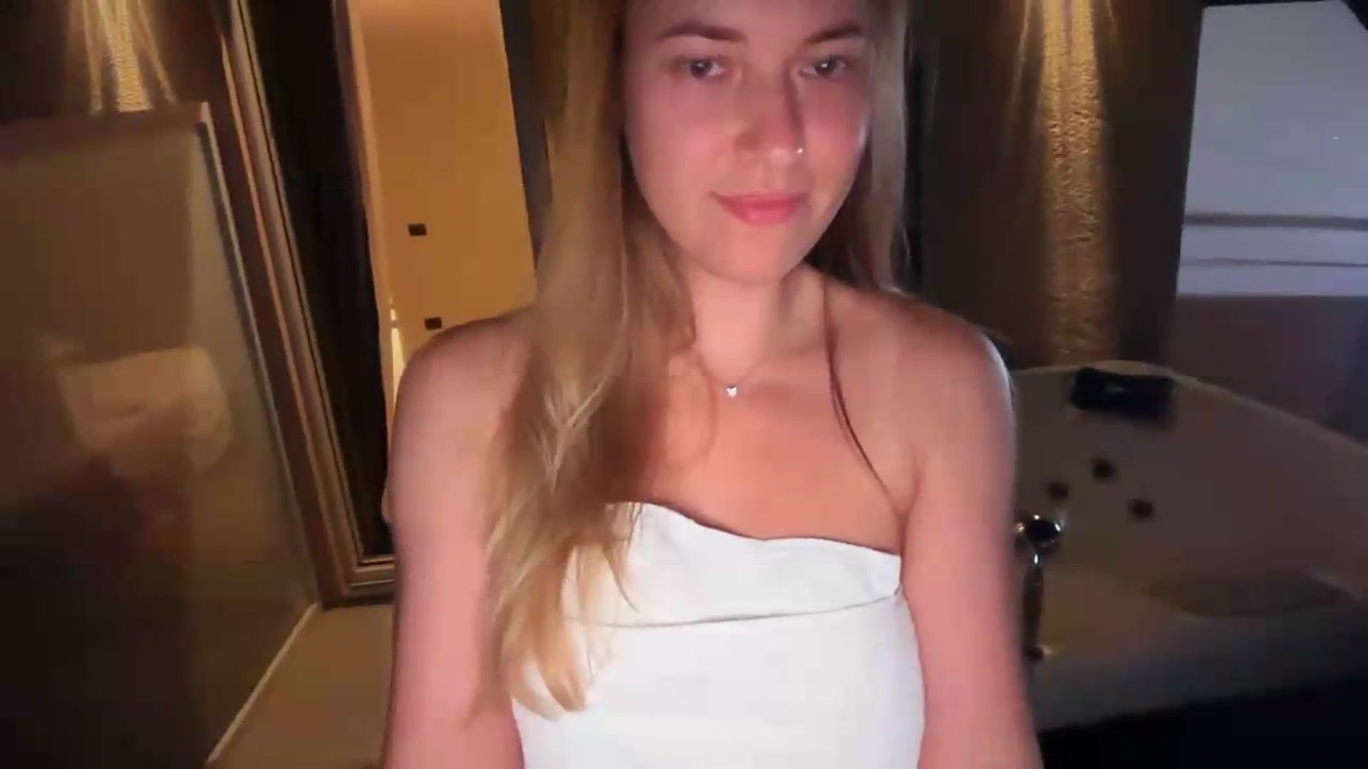 Gallery image thumbnail from SkySunFlower's myfreecams stream on, 09/07/2026, 02:00 image 6 of 20