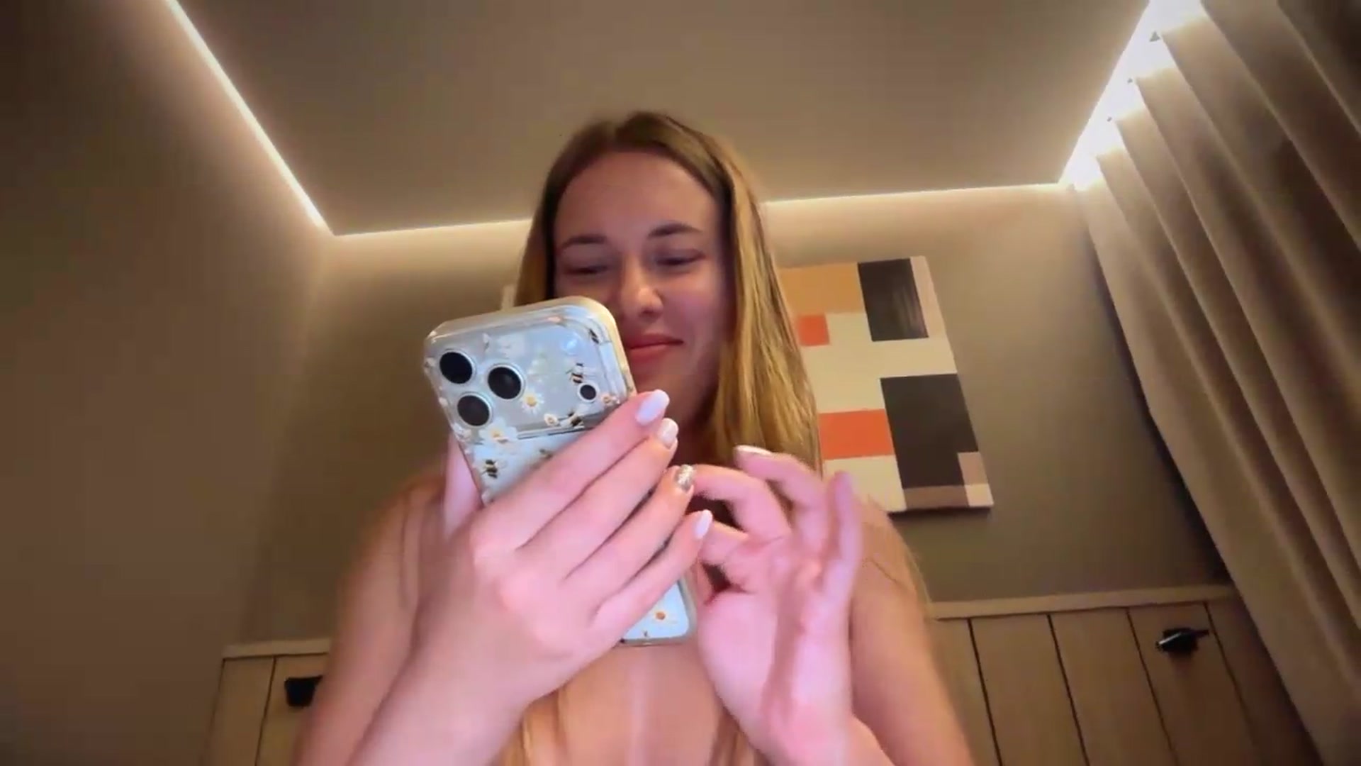 Gallery image thumbnail from SkySunFlower's myfreecams stream on, 09/07/2026, 23:20 image 4 of 20