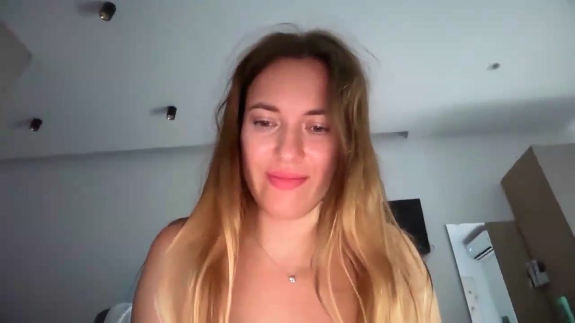 Gallery image thumbnail from SkySunFlower's myfreecams stream on, 09/13/2026, 06:41 image 19 of 20