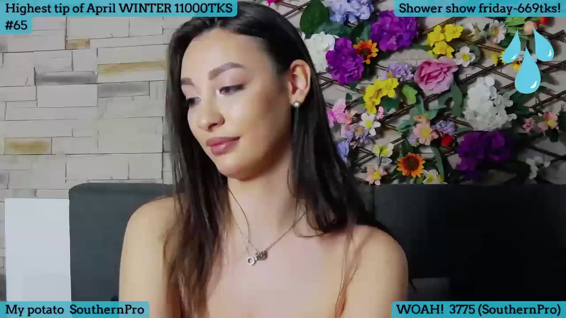 Gallery image thumbnail from SkyV_'s myfreecams stream on, 04/19/2023, 17:35 image 4 of 20