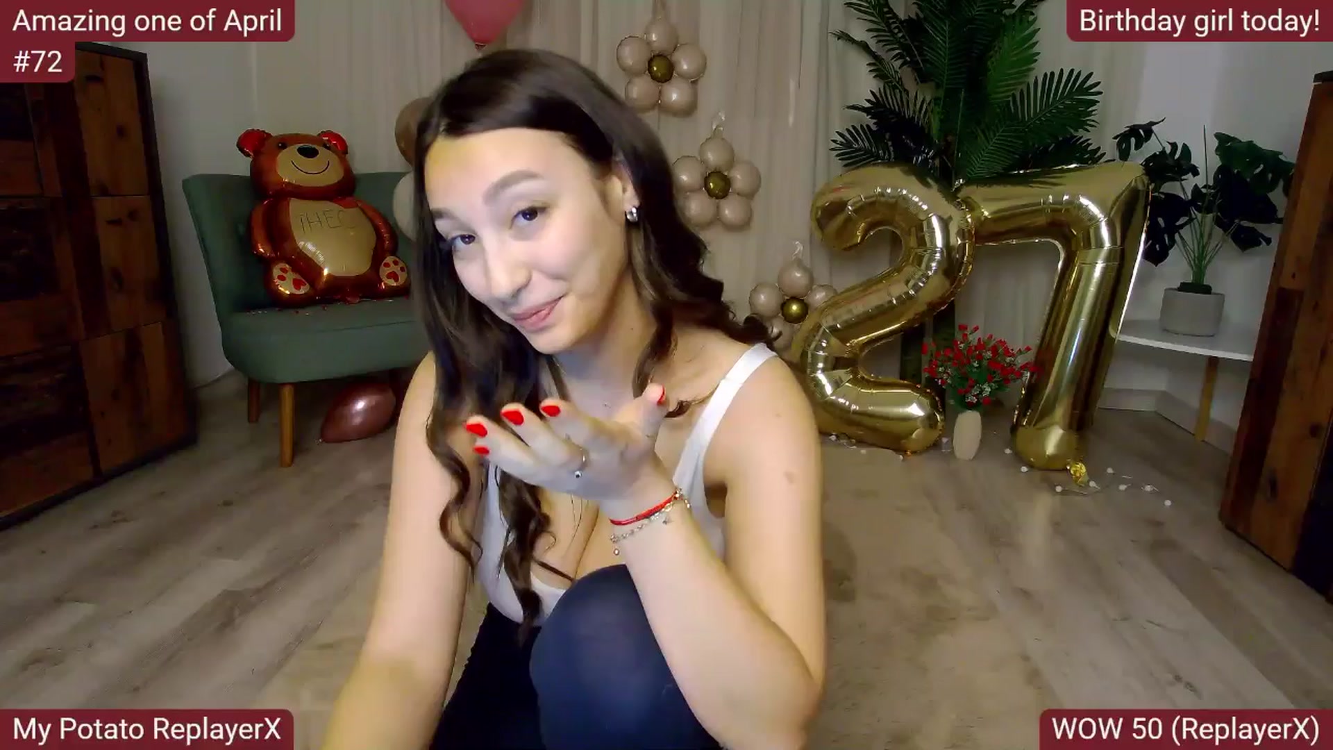 Gallery image thumbnail from SkyV_'s myfreecams stream on, 04/14/2025, 18:28 image 18 of 20
