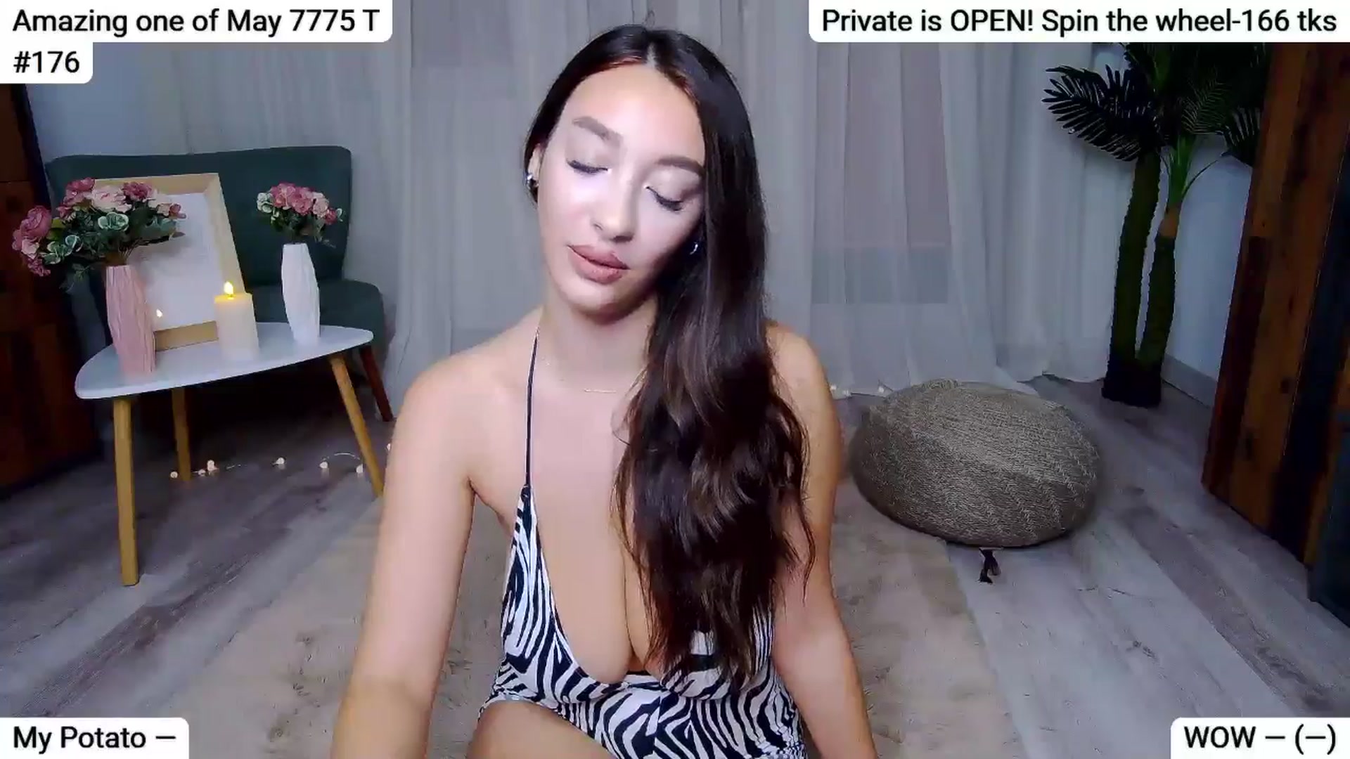 Gallery image thumbnail from SkyV_'s myfreecams stream on, 05/28/2025, 18:22 image 17 of 20