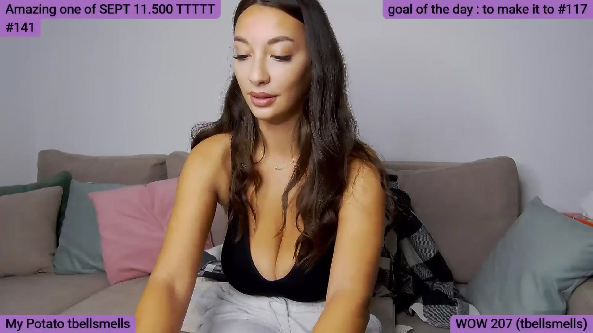 Gallery image thumbnail from SkyV_'s myfreecams stream on, 09/28/2025, 18:27 image 19 of 20