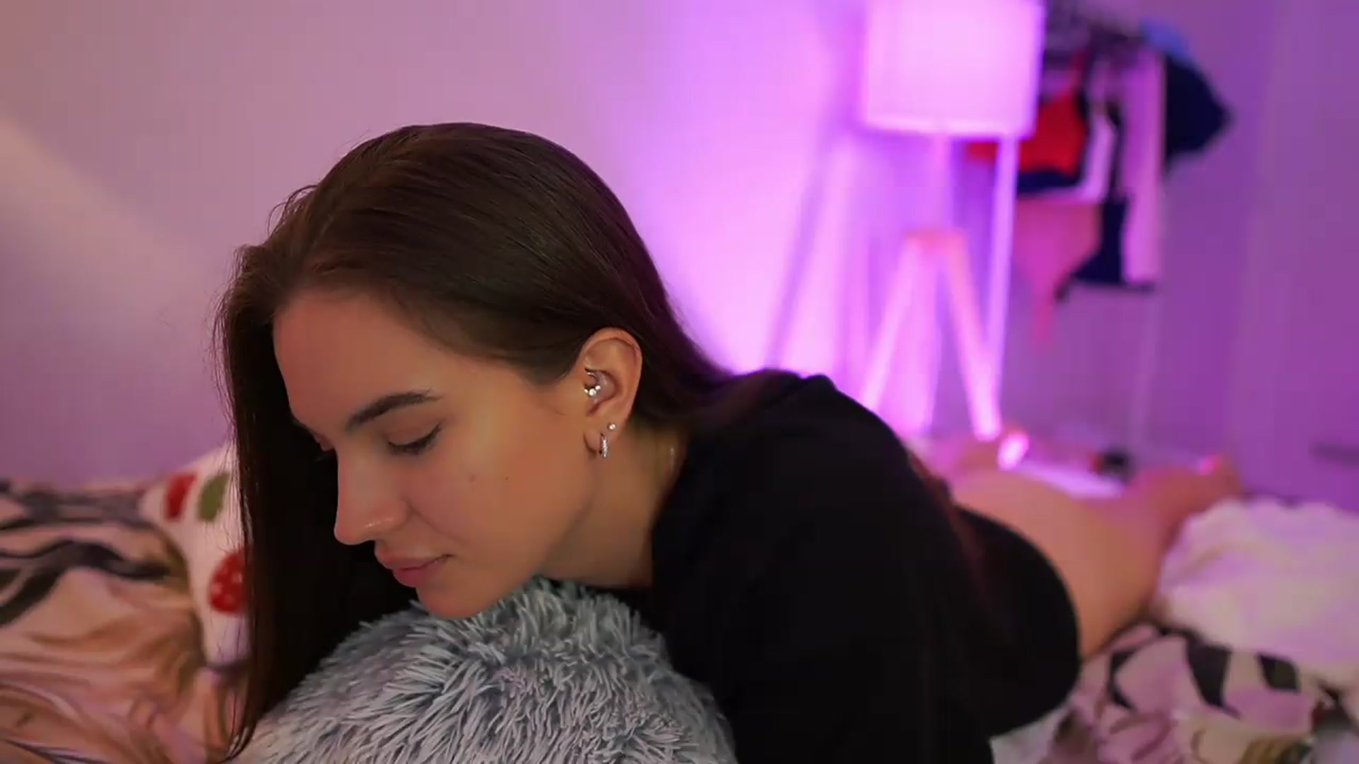 Gallery image thumbnail from Sky_Kate's myfreecams stream on, 09/08/2026, 23:27 image 16 of 20