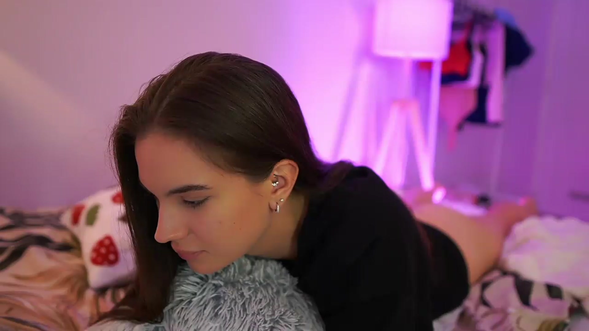 Gallery image thumbnail from Sky_Kate's myfreecams stream on, 09/08/2026, 23:27 image 17 of 20