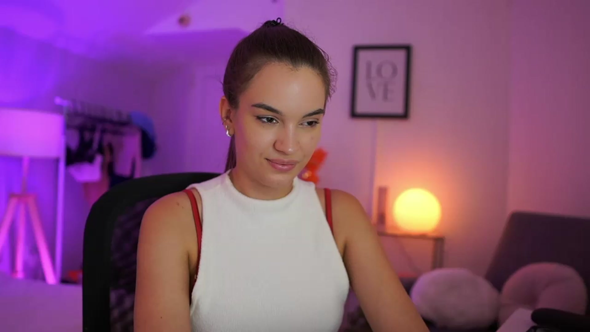 Gallery image thumbnail from Sky_Kate's myfreecams stream on, 09/10/2026, 16:32 image 4 of 20