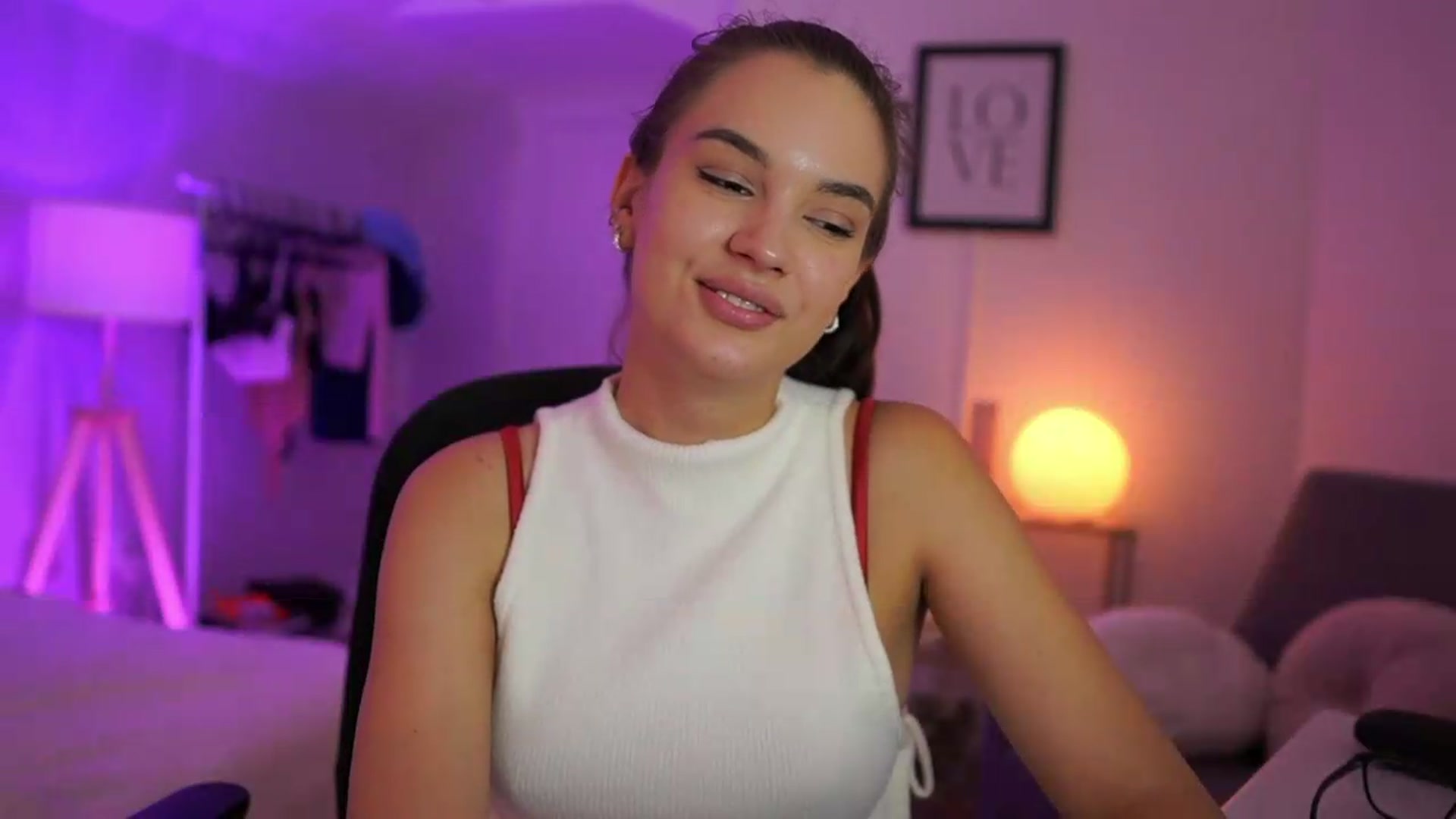 Gallery image thumbnail from Sky_Kate's myfreecams stream on, 09/10/2026, 16:32 image 11 of 20
