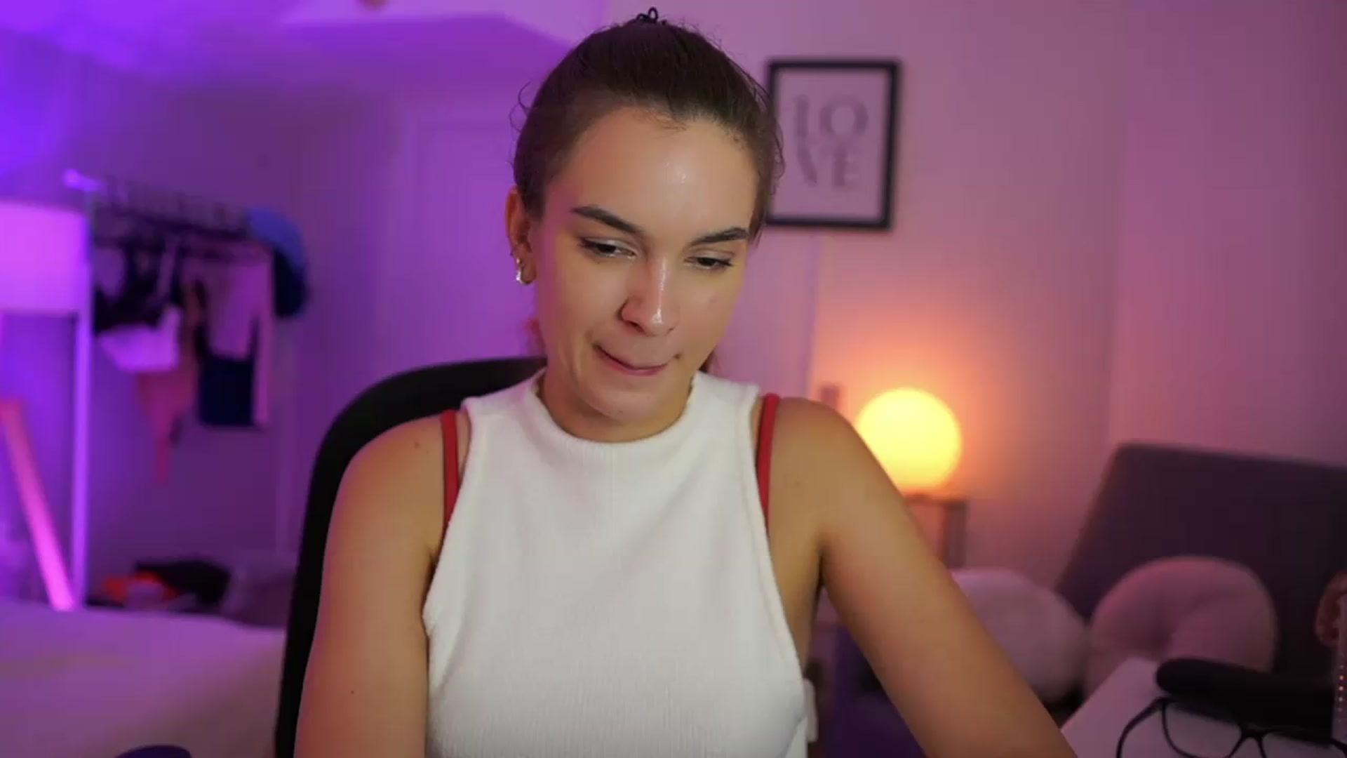 Gallery image thumbnail from Sky_Kate's myfreecams stream on, 09/10/2026, 16:32 image 14 of 20