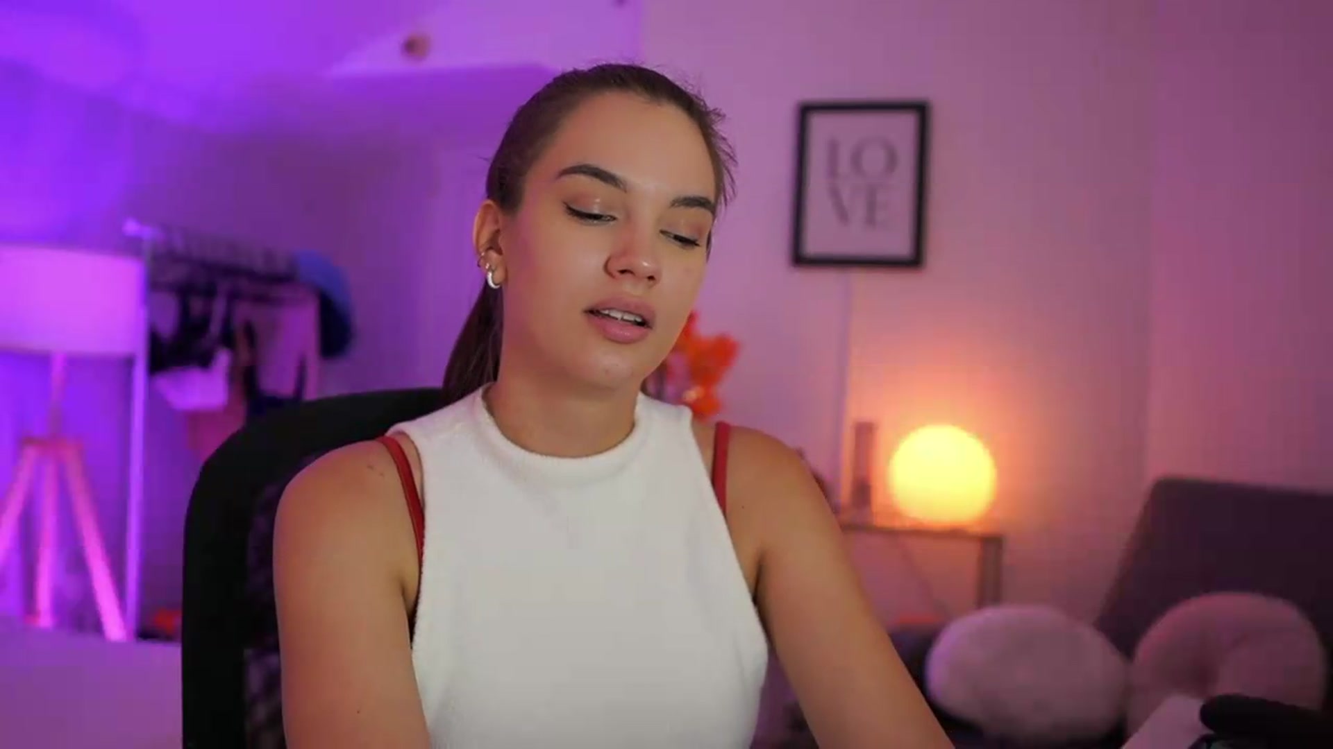 Gallery image thumbnail from Sky_Kate's myfreecams stream on, 09/10/2026, 16:32 image 5 of 20