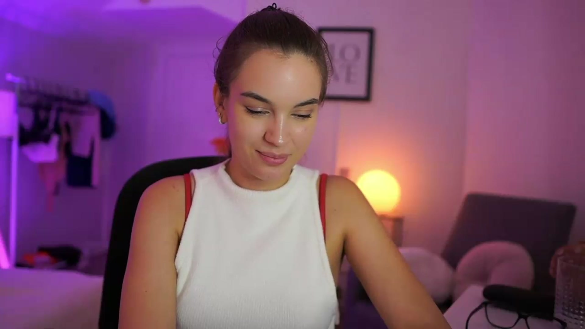 Gallery image thumbnail from Sky_Kate's myfreecams stream on, 09/10/2026, 16:32 image 13 of 20