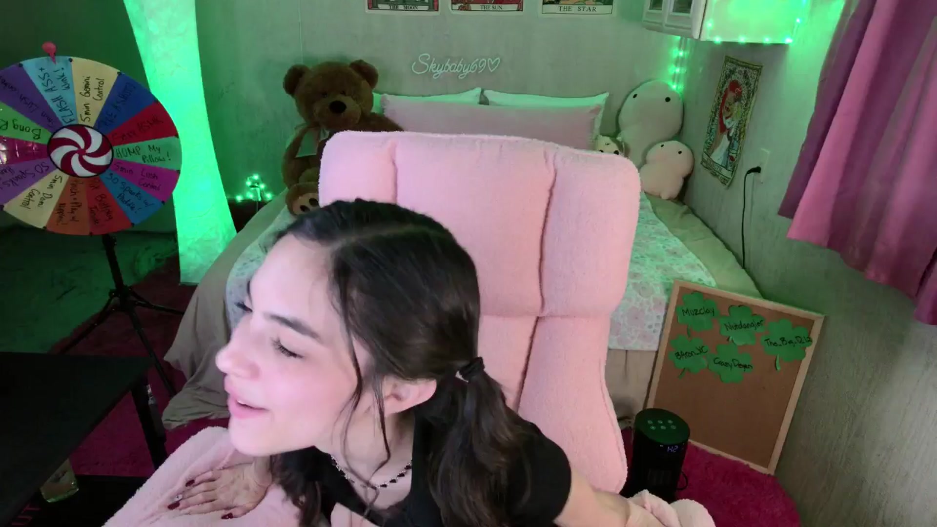 Gallery image thumbnail from Skybaby69's myfreecams stream on, 03/08/2026, 04:29 image 8 of 20