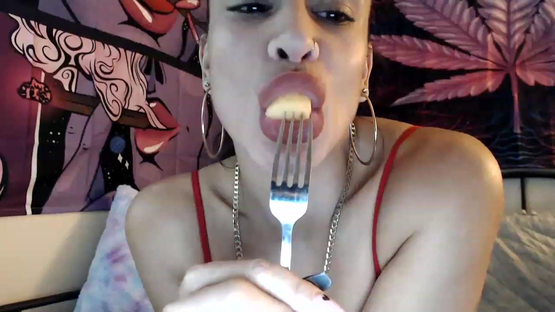 Gallery image thumbnail from Skye_Bunny's myfreecams stream on, 11/17/2022, 11:15 image 13 of 20