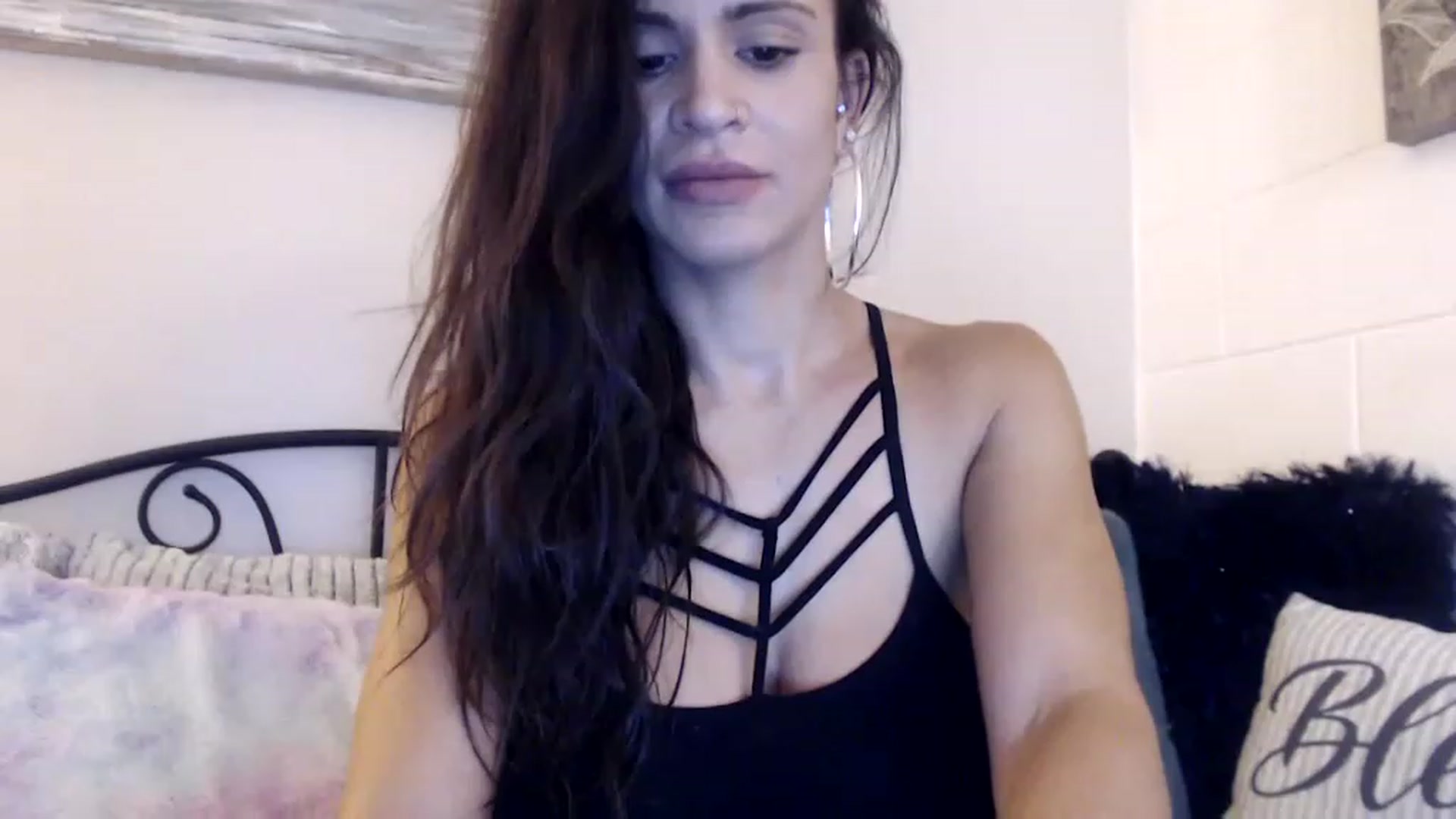 Gallery image thumbnail from Skye_Bunny's myfreecams stream on, 11/28/2022, 13:10 image 15 of 20