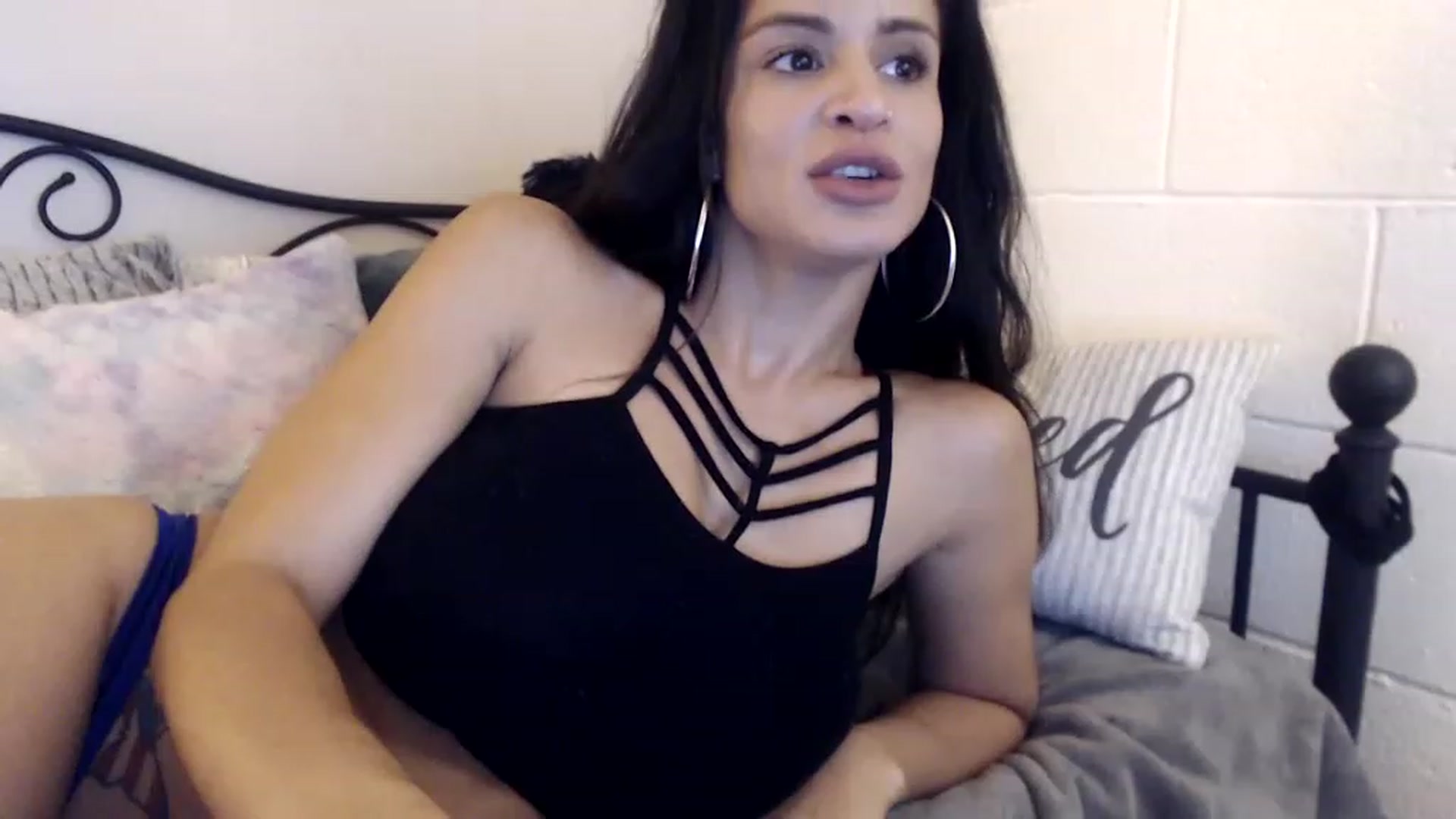 Gallery image thumbnail from Skye_Bunny's myfreecams stream on, 11/28/2022, 14:13 image 18 of 20