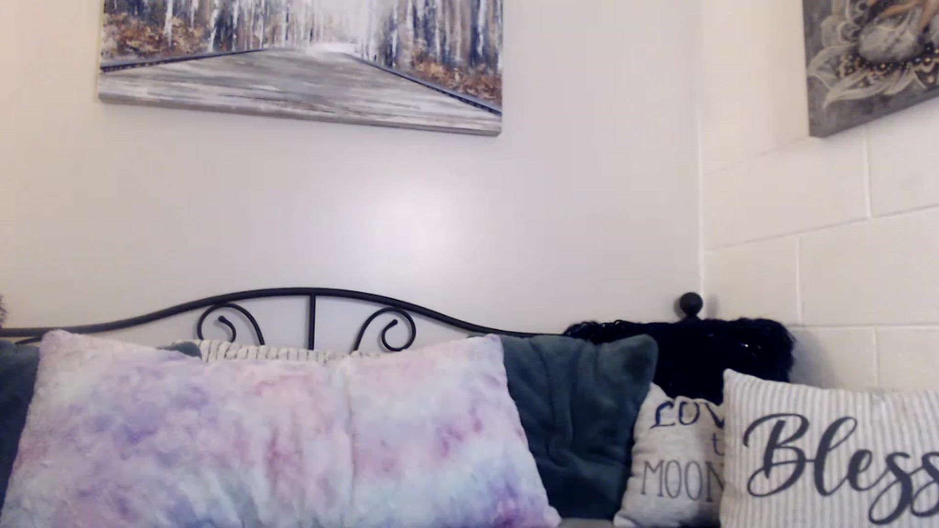 Gallery image thumbnail from Skye_Bunny's myfreecams stream on, 12/03/2022, 14:25 image 1 of 20