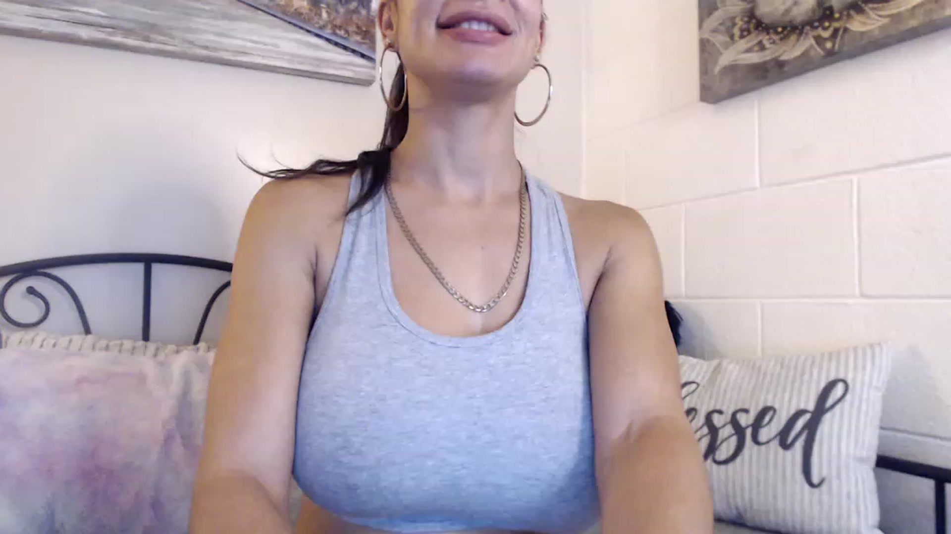Gallery image thumbnail from Skye_Bunny's myfreecams stream on, 12/03/2022, 15:59 image 8 of 20