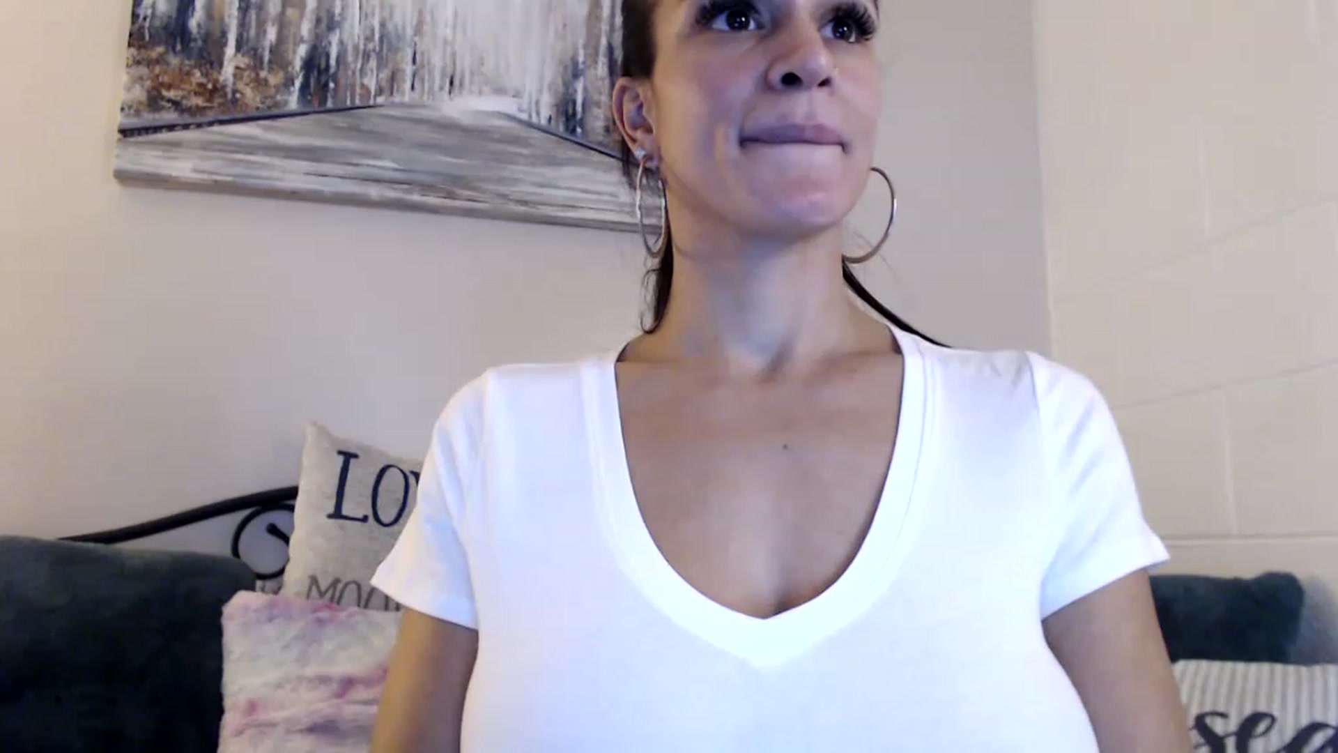 Gallery image thumbnail from Skye_Bunny's myfreecams stream on, 12/06/2022, 18:52 image 5 of 20