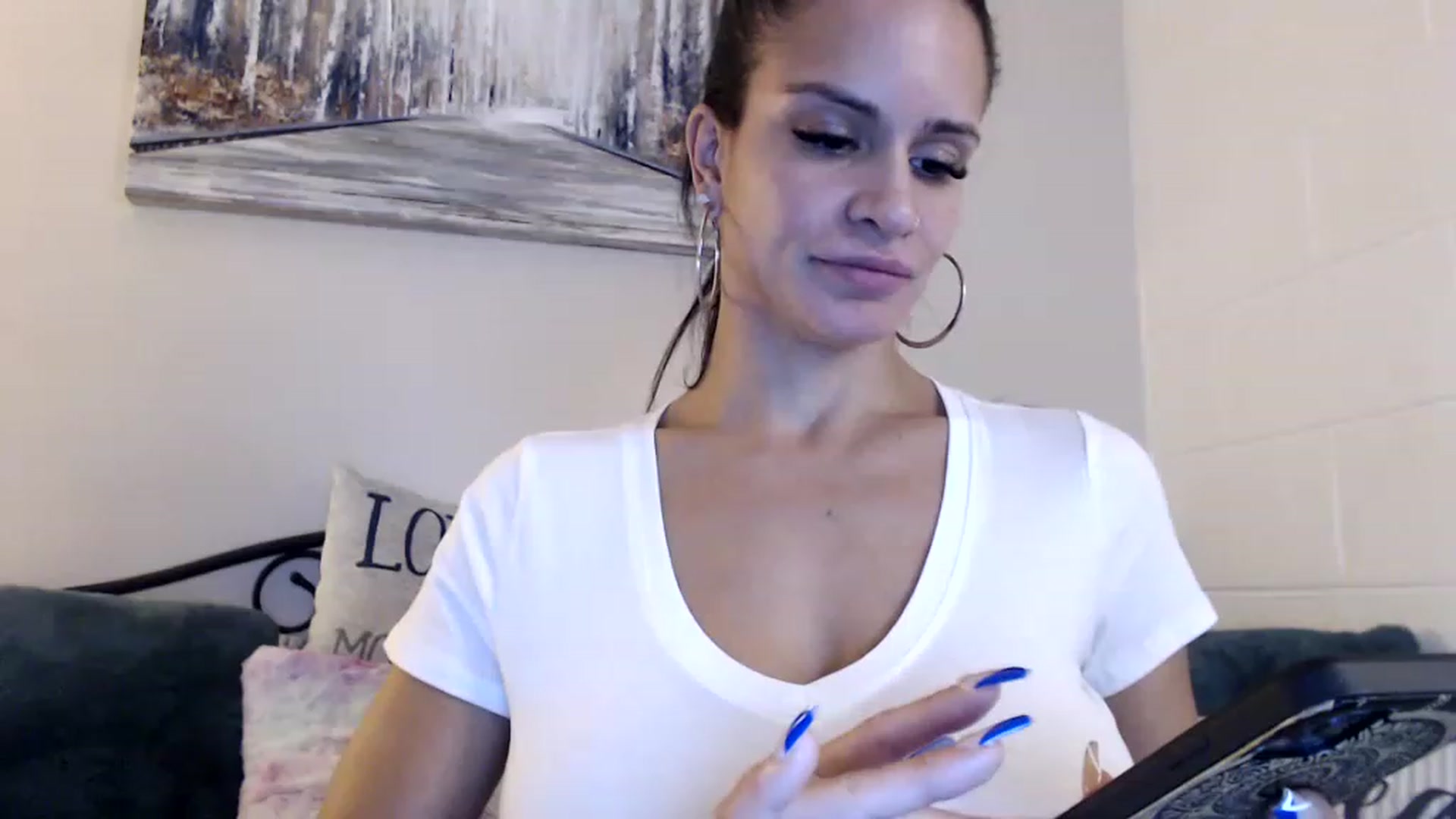 Gallery image thumbnail from Skye_Bunny's myfreecams stream on, 12/06/2022, 18:52 image 8 of 20