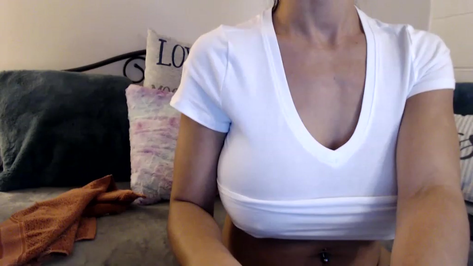 Gallery image thumbnail from Skye_Bunny's myfreecams stream on, 12/06/2022, 18:52 image 10 of 20