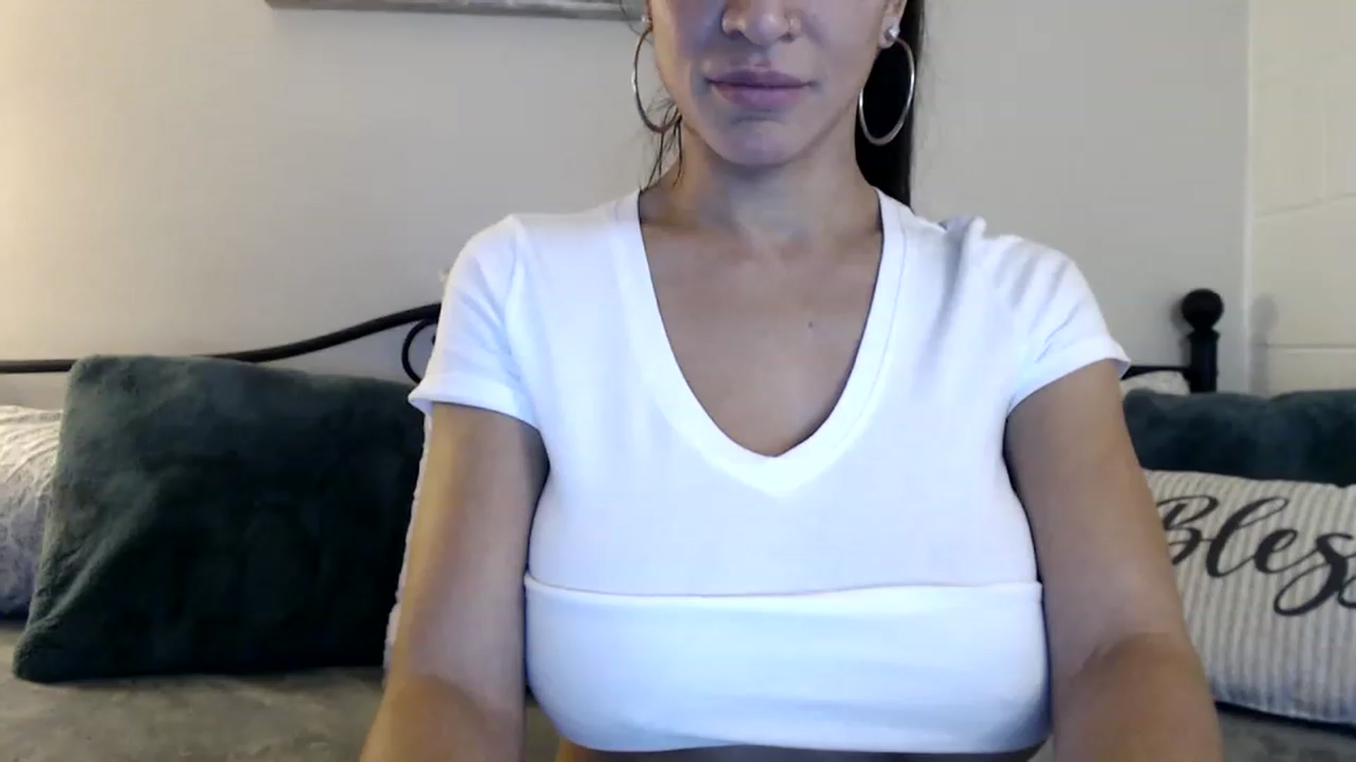 Gallery image thumbnail from Skye_Bunny's myfreecams stream on, 12/06/2022, 20:36 image 18 of 20