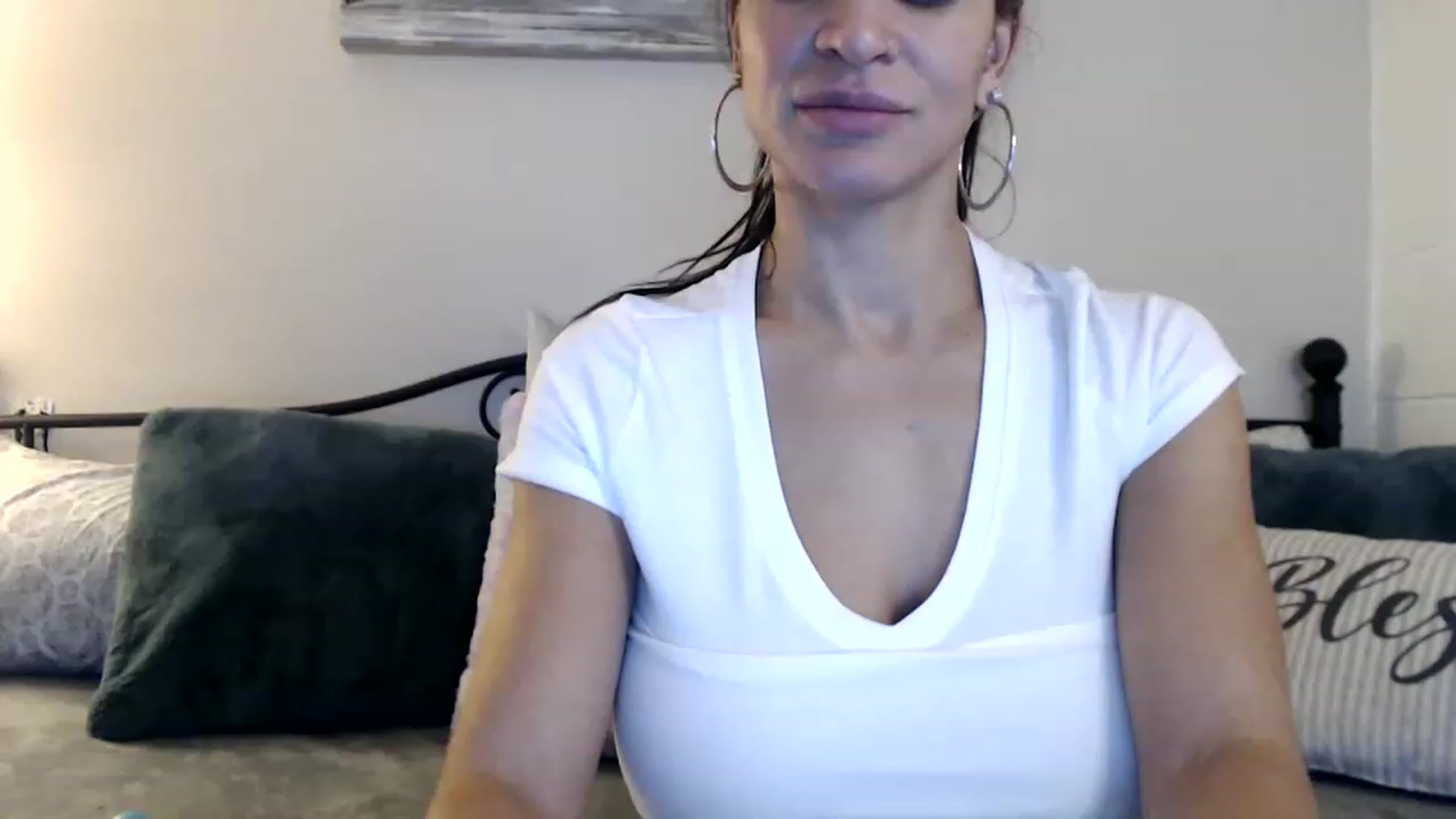 Gallery image thumbnail from Skye_Bunny's myfreecams stream on, 12/06/2022, 20:36 image 11 of 20