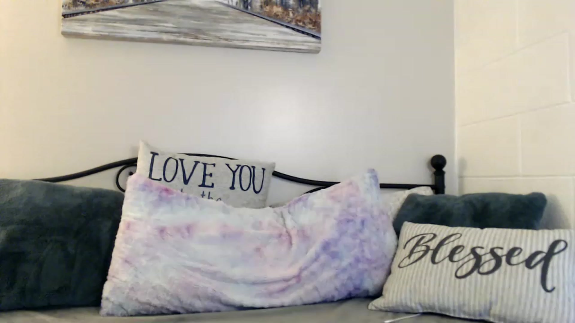 Gallery image thumbnail from Skye_Bunny's myfreecams stream on, 12/06/2022, 20:36 image 12 of 20