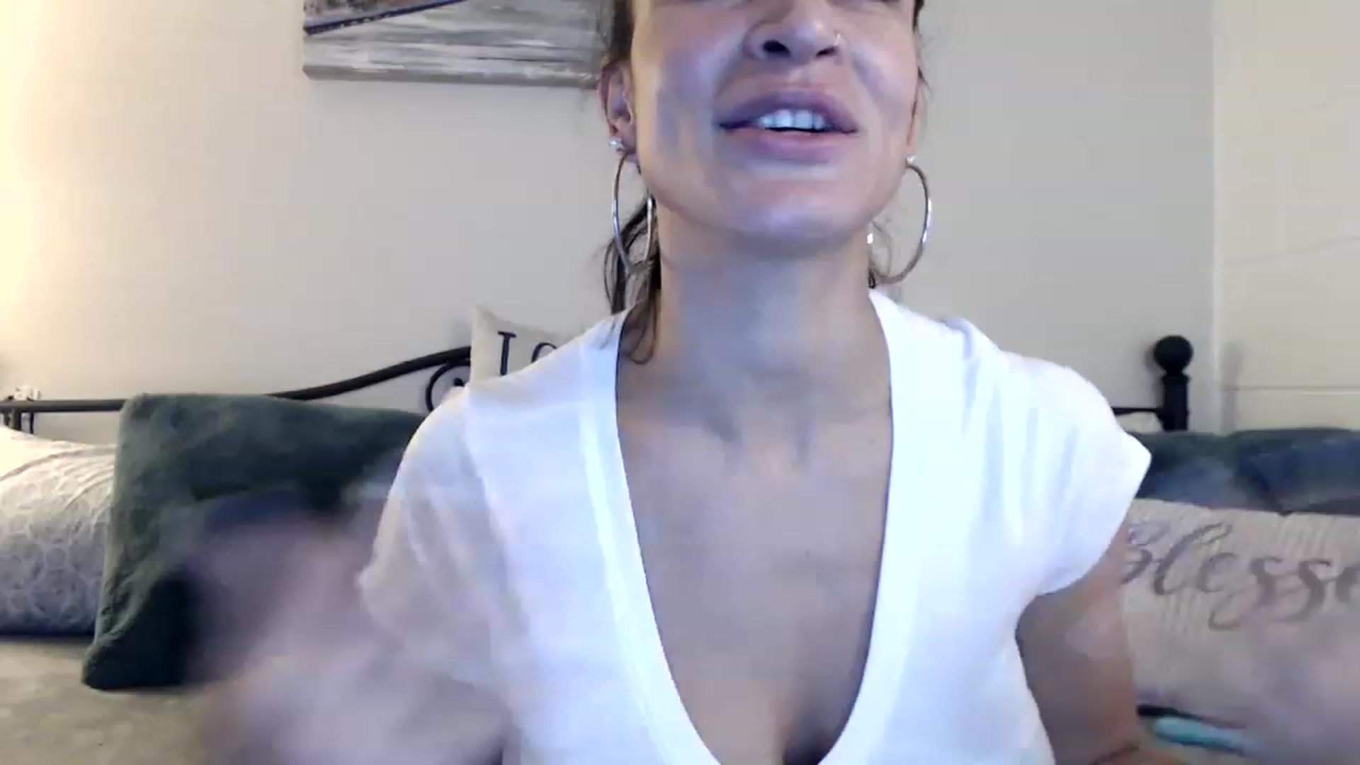 Gallery image thumbnail from Skye_Bunny's myfreecams stream on, 12/06/2022, 20:36 image 4 of 20