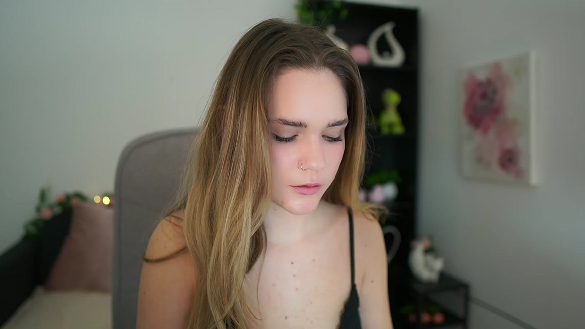 Gallery image thumbnail from Skyla_Novea_'s myfreecams stream on, 03/21/2024, 21:42 image 6 of 20