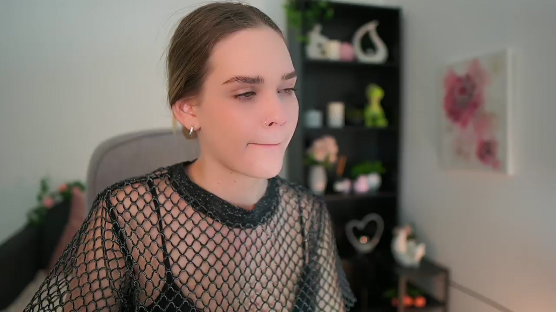 Gallery image thumbnail from Skyla_Novea_'s myfreecams stream on, 03/22/2024, 19:05 image 1 of 20