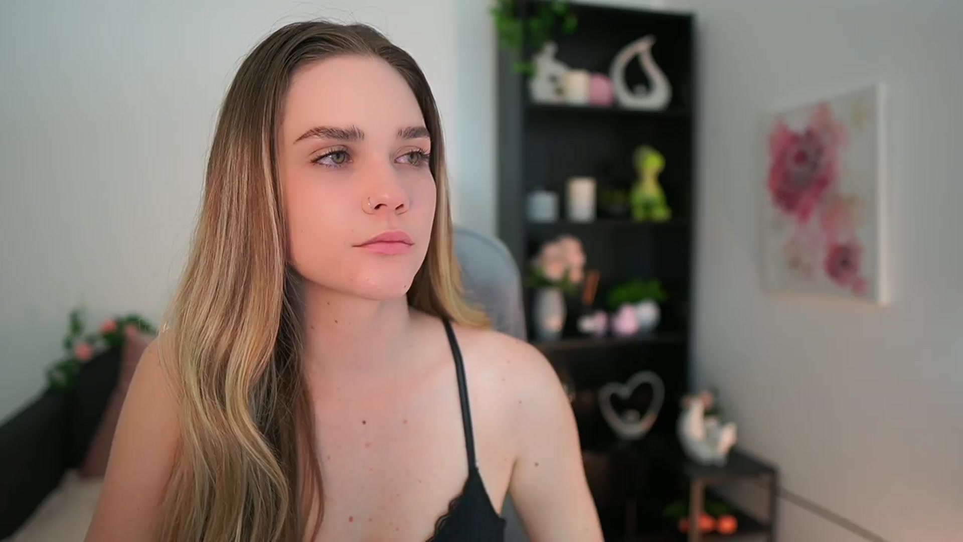 Gallery image thumbnail from Skyla_Novea_'s myfreecams stream on, 03/22/2024, 20:01 image 8 of 20