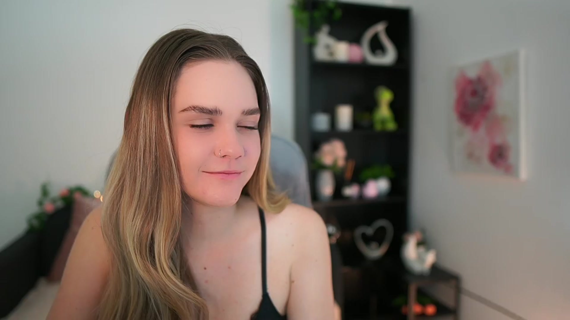Gallery image thumbnail from Skyla_Novea_'s myfreecams stream on, 03/22/2024, 20:01 image 10 of 20