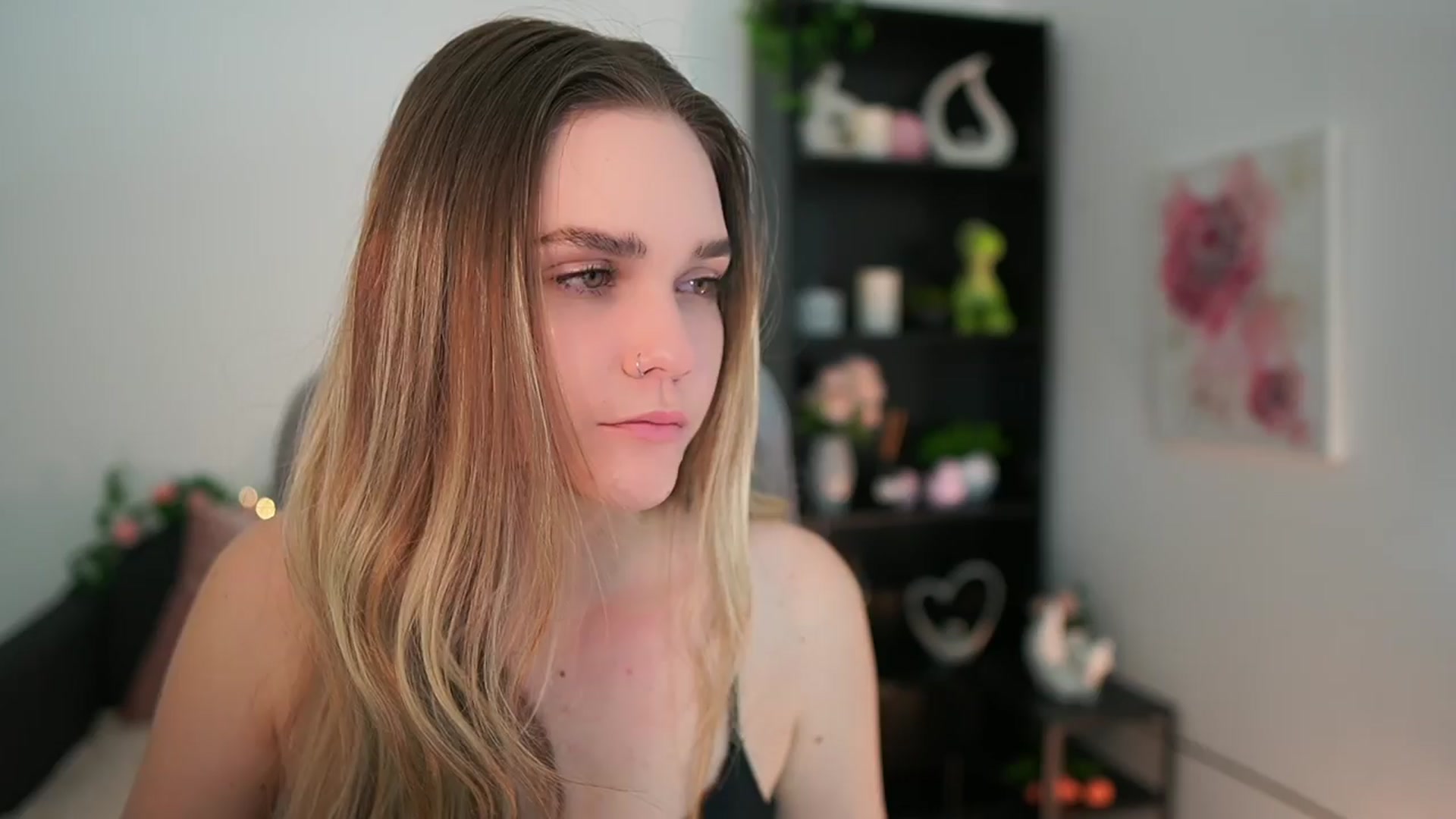 Gallery image thumbnail from Skyla_Novea_'s myfreecams stream on, 03/22/2024, 20:01 image 14 of 20
