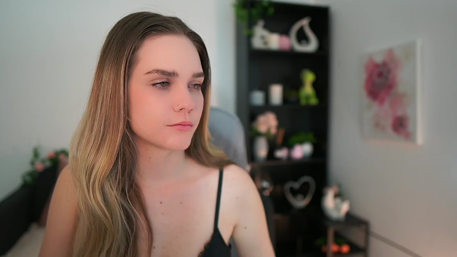 Gallery image thumbnail from Skyla_Novea_'s myfreecams stream on, 03/22/2024, 20:01 image 7 of 20