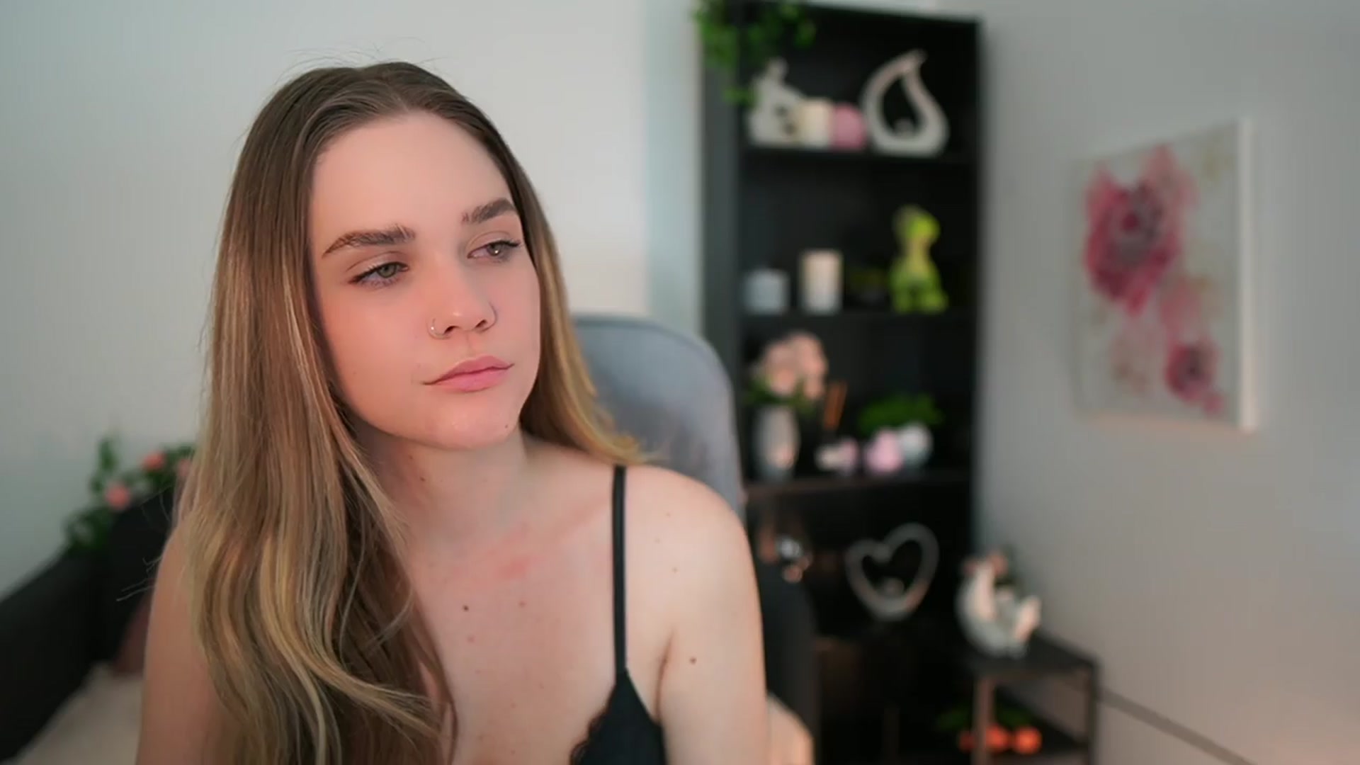 Gallery image thumbnail from Skyla_Novea_'s myfreecams stream on, 03/22/2024, 20:01 image 17 of 20