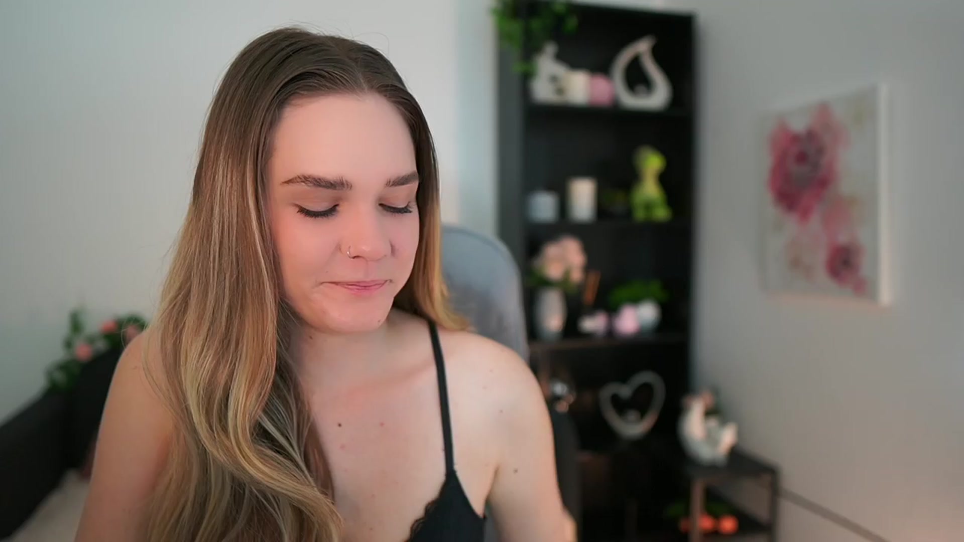 Gallery image thumbnail from Skyla_Novea_'s myfreecams stream on, 03/22/2024, 20:01 image 9 of 20