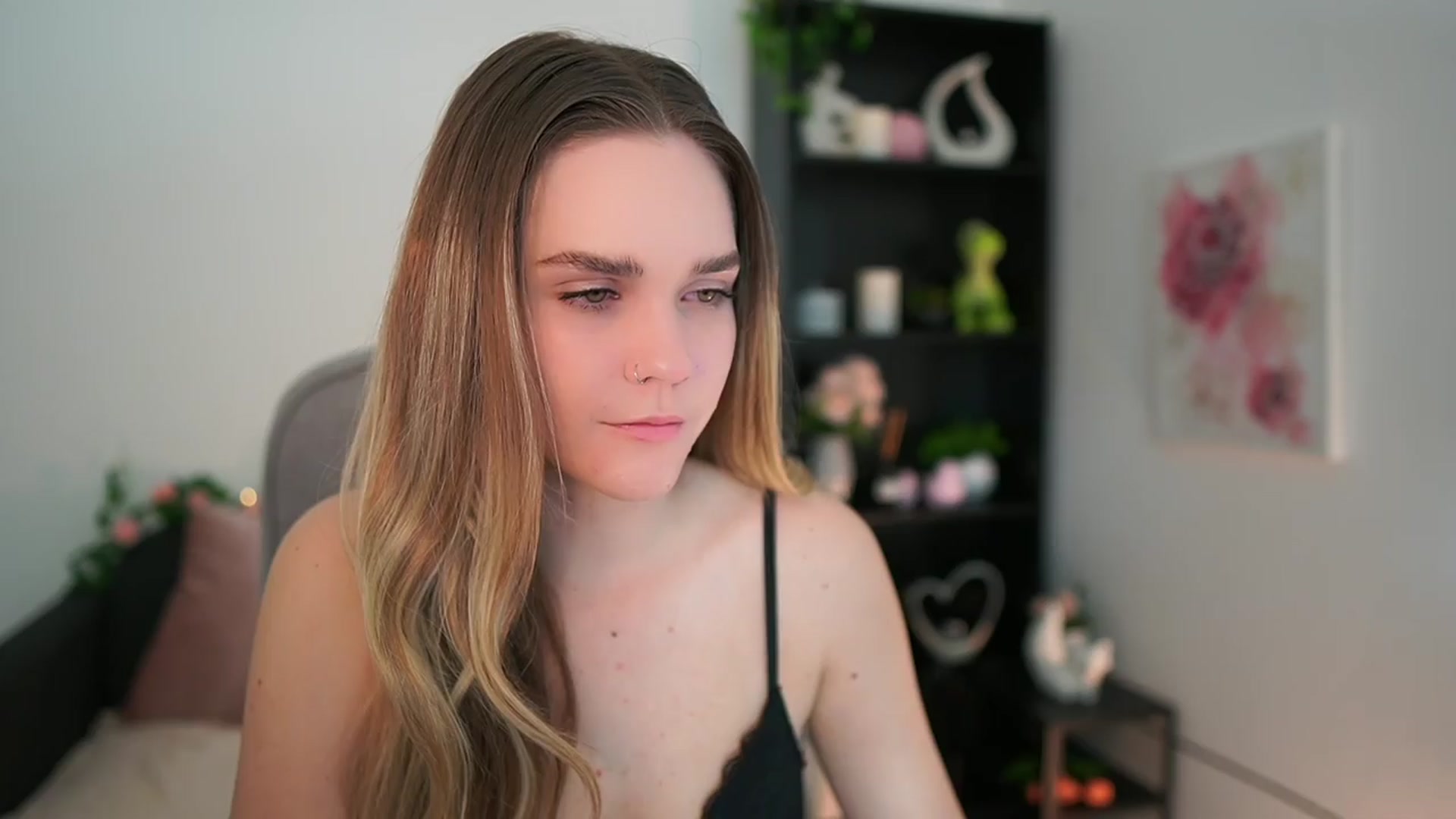 Gallery image thumbnail from Skyla_Novea_'s myfreecams stream on, 03/22/2024, 20:01 image 6 of 20