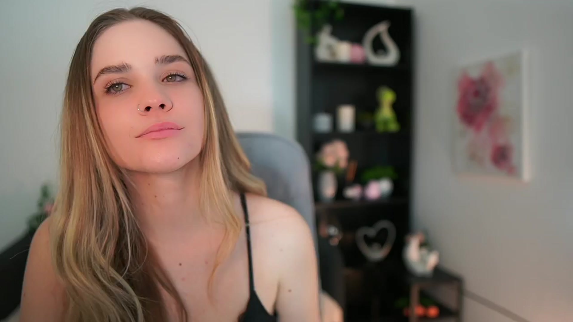 Gallery image thumbnail from Skyla_Novea_'s myfreecams stream on, 03/22/2024, 20:01 image 13 of 20