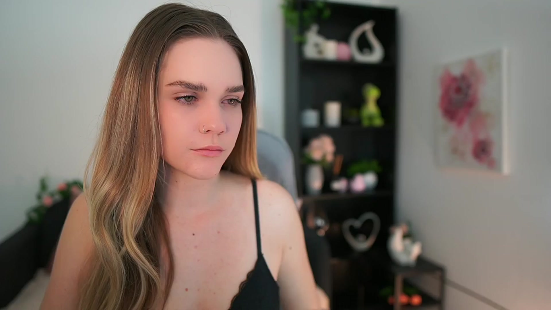 Gallery image thumbnail from Skyla_Novea_'s myfreecams stream on, 03/22/2024, 20:01 image 5 of 20