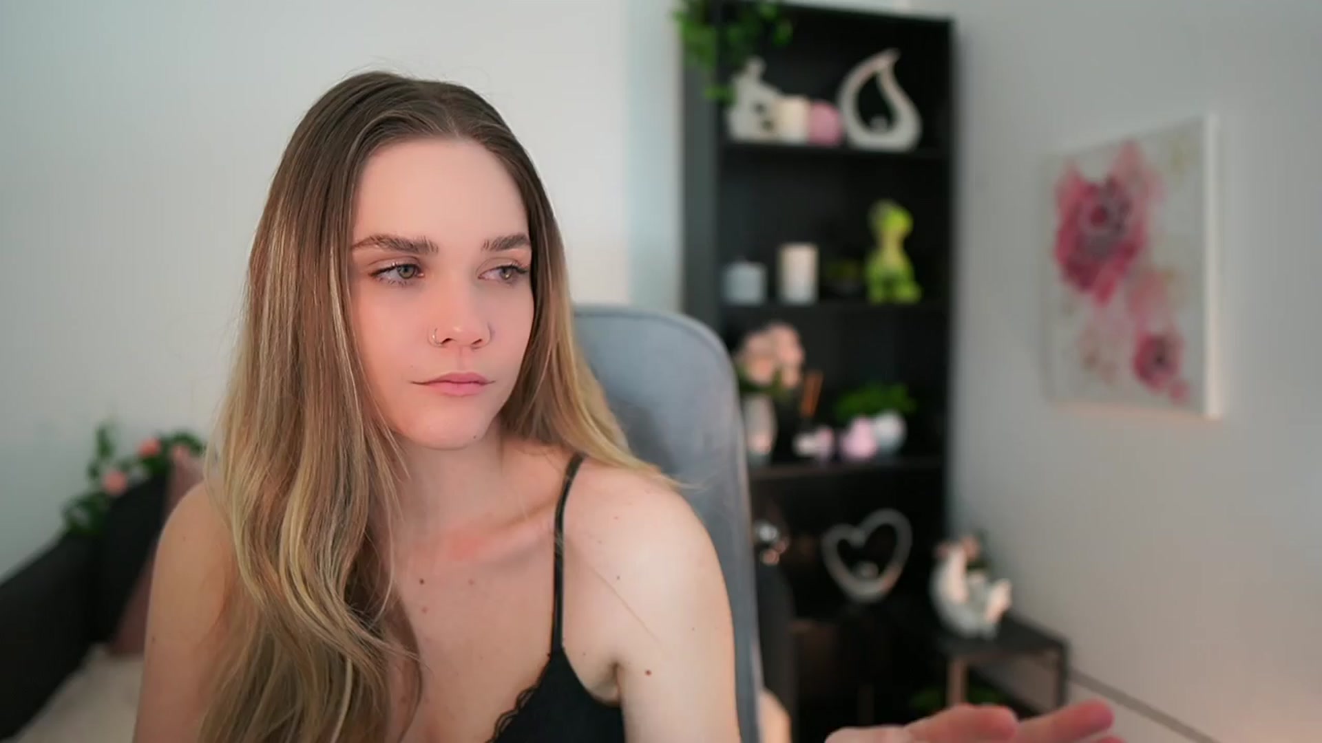 Gallery image thumbnail from Skyla_Novea_'s myfreecams stream on, 03/22/2024, 20:01 image 15 of 20