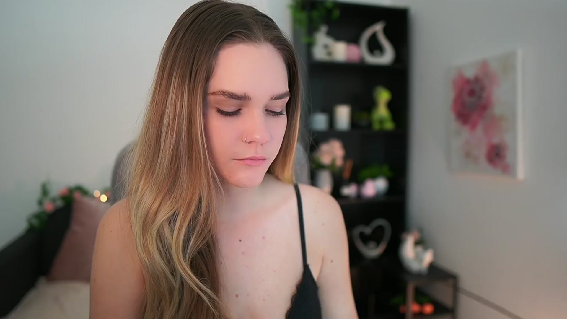 Gallery image thumbnail from Skyla_Novea_'s myfreecams stream on, 03/22/2024, 20:33 image 17 of 20