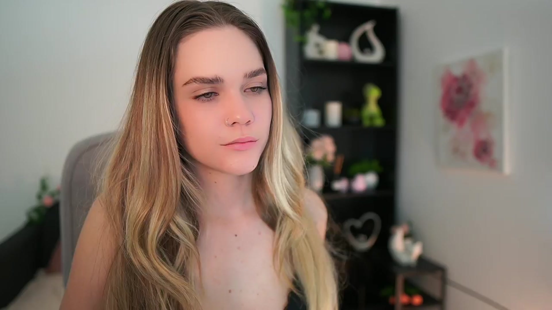 Gallery image thumbnail from Skyla_Novea_'s myfreecams stream on, 03/22/2024, 20:33 image 8 of 20