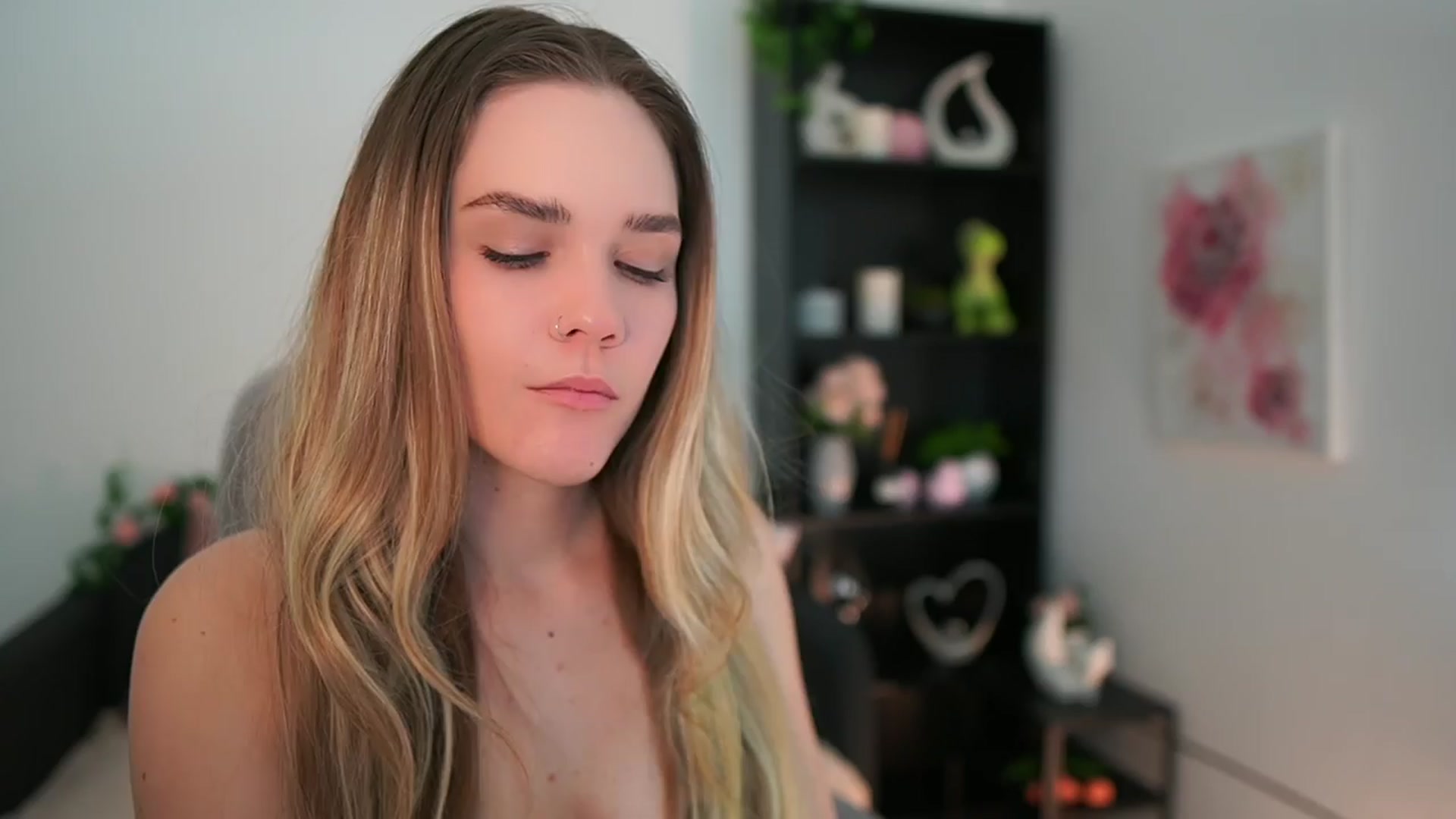 Gallery image thumbnail from Skyla_Novea_'s myfreecams stream on, 03/22/2024, 20:33 image 14 of 20
