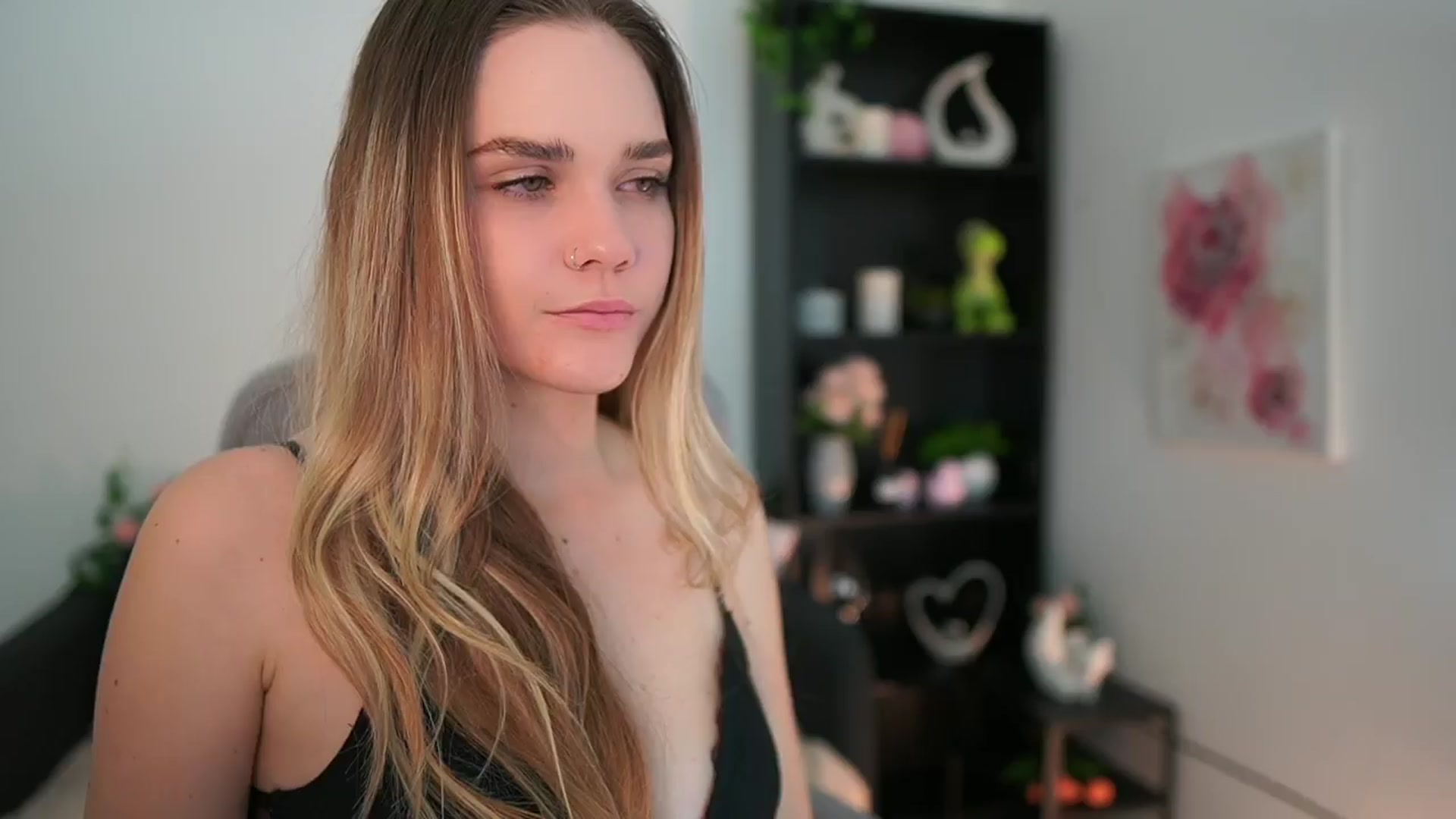 Gallery image thumbnail from Skyla_Novea_'s myfreecams stream on, 03/22/2024, 20:33 image 16 of 20
